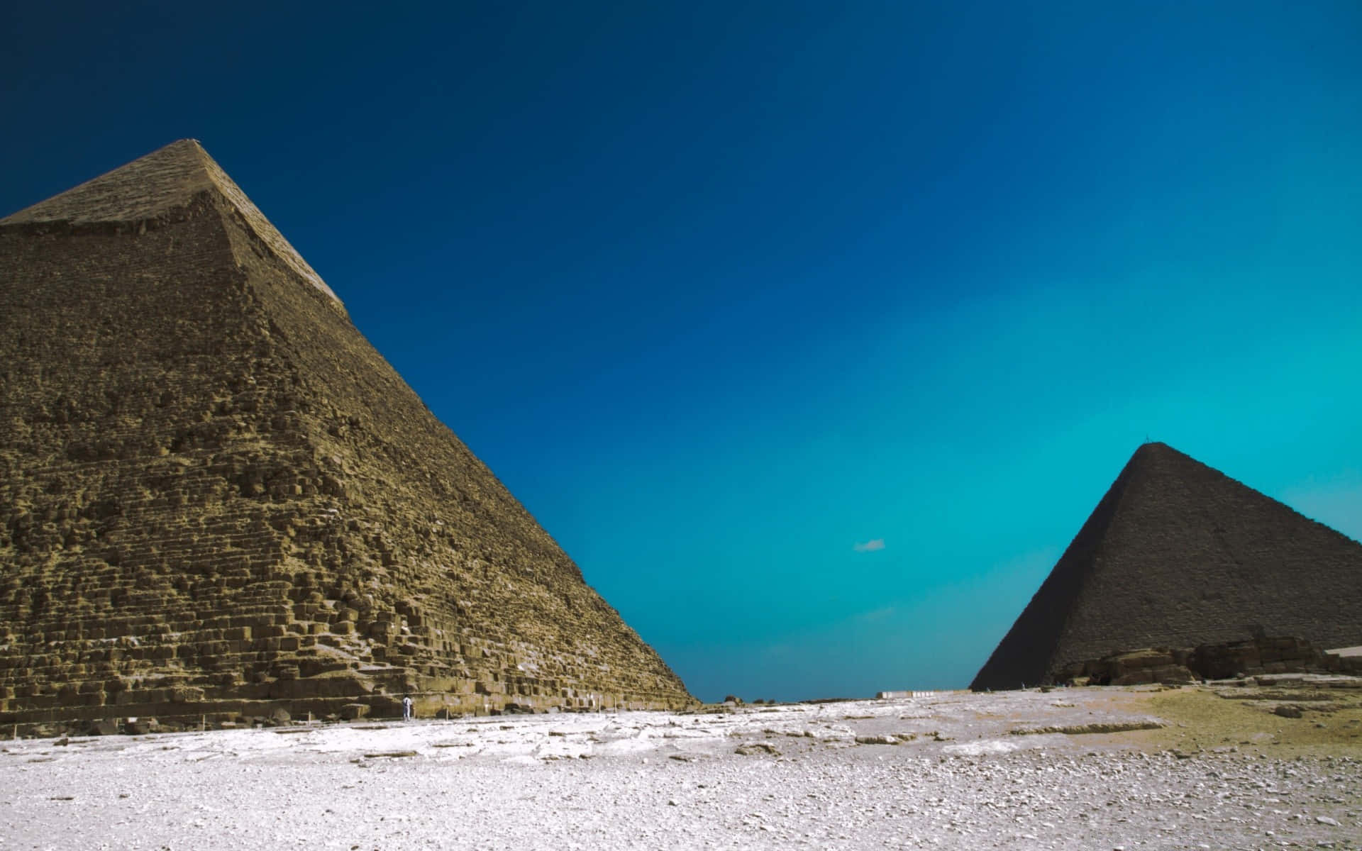 Cieloimpresionante Y Las Pirámides De Giza Fondo de pantalla