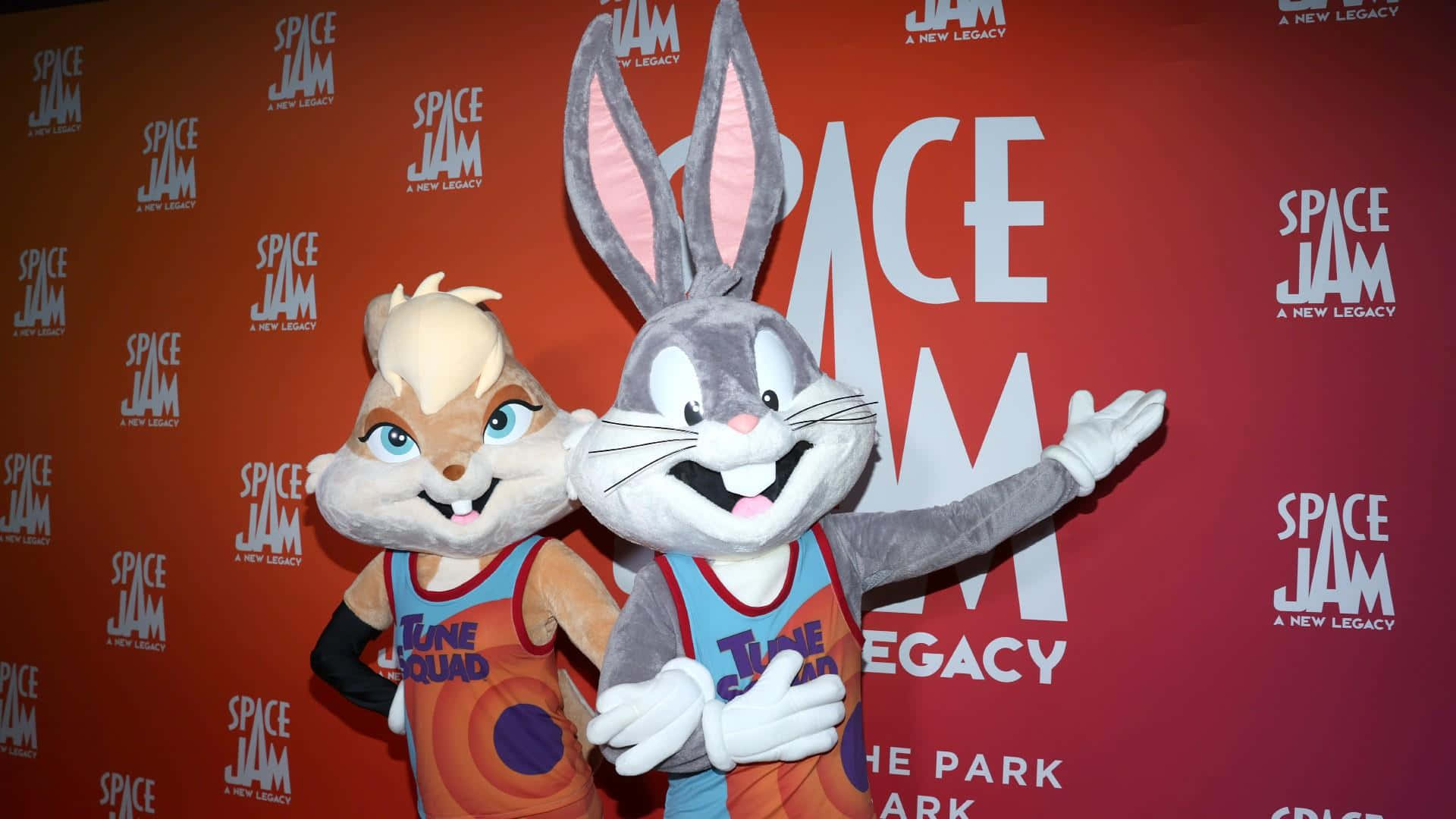 Genial,lola Bunny Y Bugs Bunny En El Espacio Fondo de pantalla