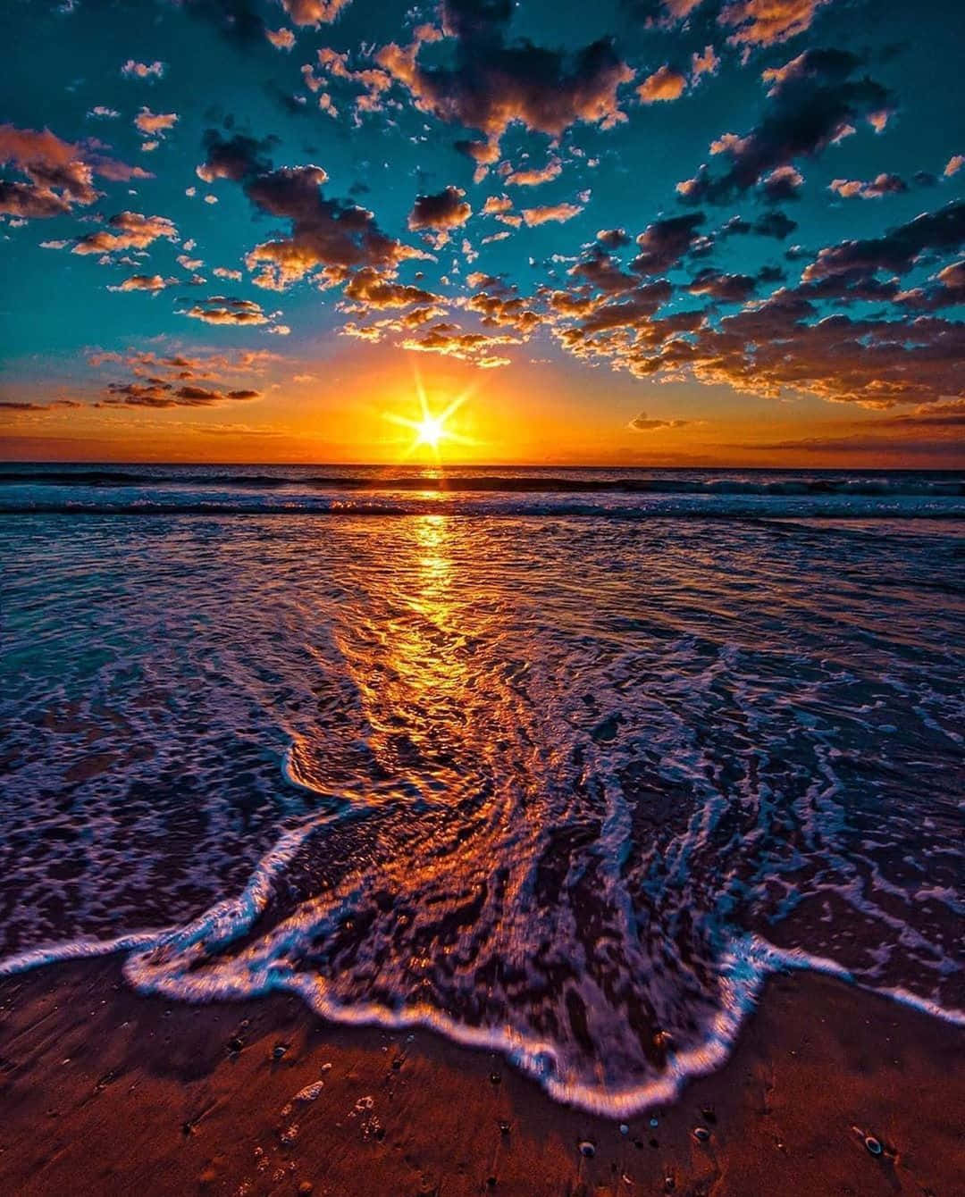 Sunset Breeze- Watch the sun lay rest to an extraordinary day Wallpaper