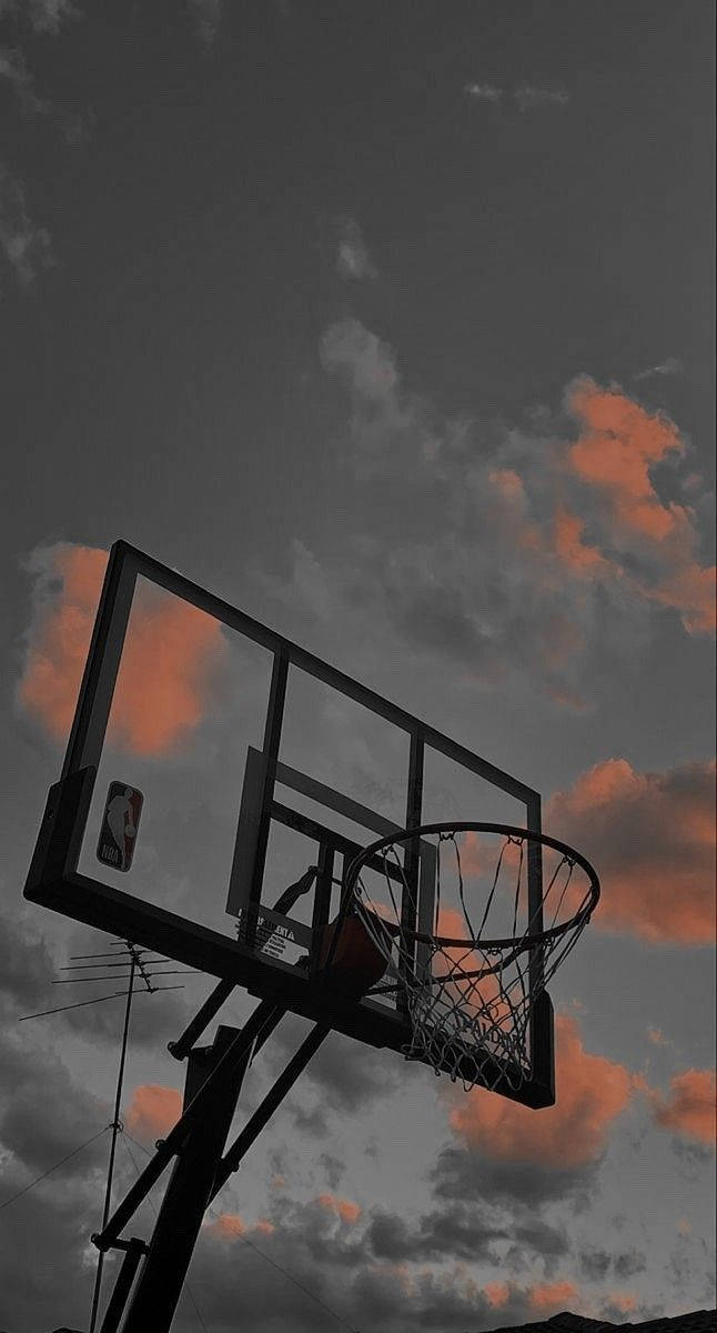 En basketballkurv i himlen Wallpaper