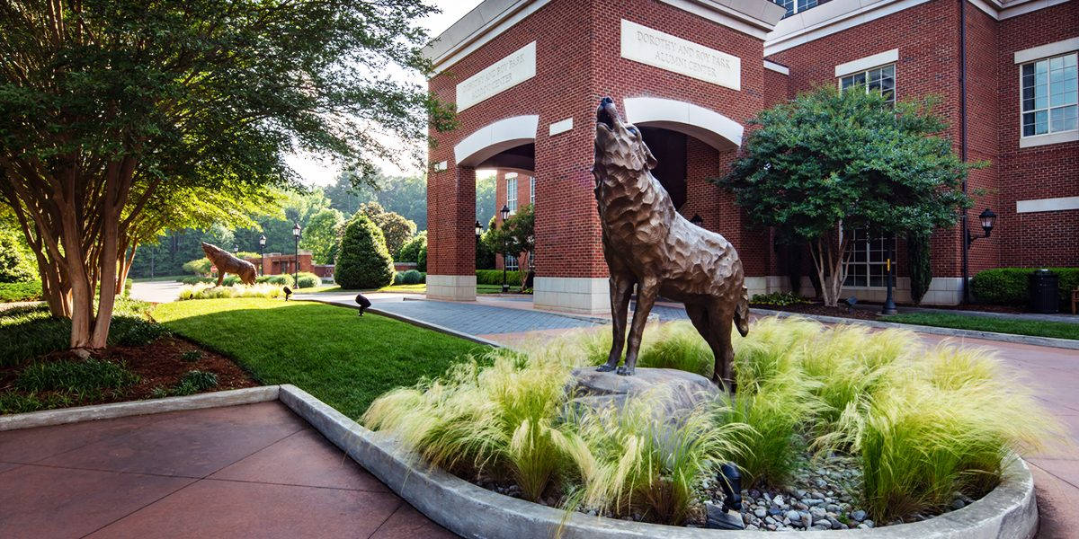 Cool Wolf Sculpture In North Carolina State University Wallpaper