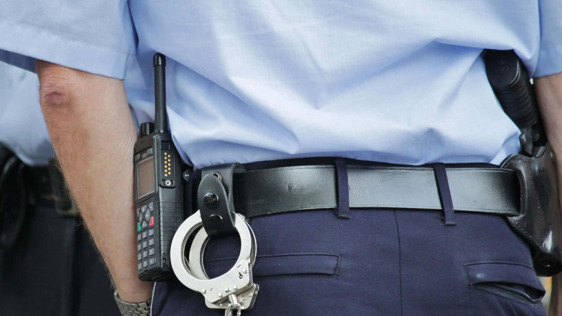 Unoficial De Policía Con Un Teléfono Celular Fondo de pantalla