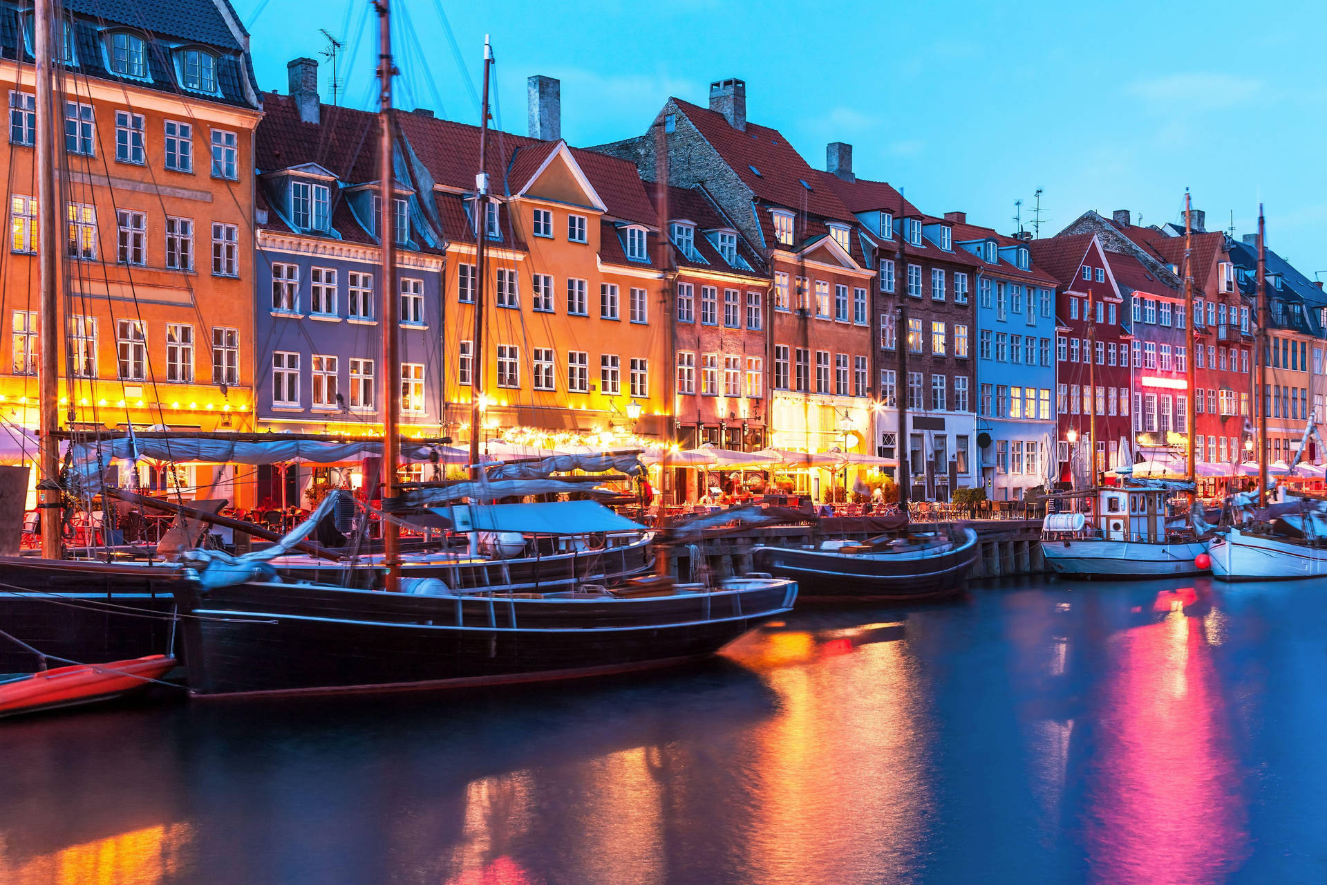 Copenhagen,barche E Luci Della Città Sfondo