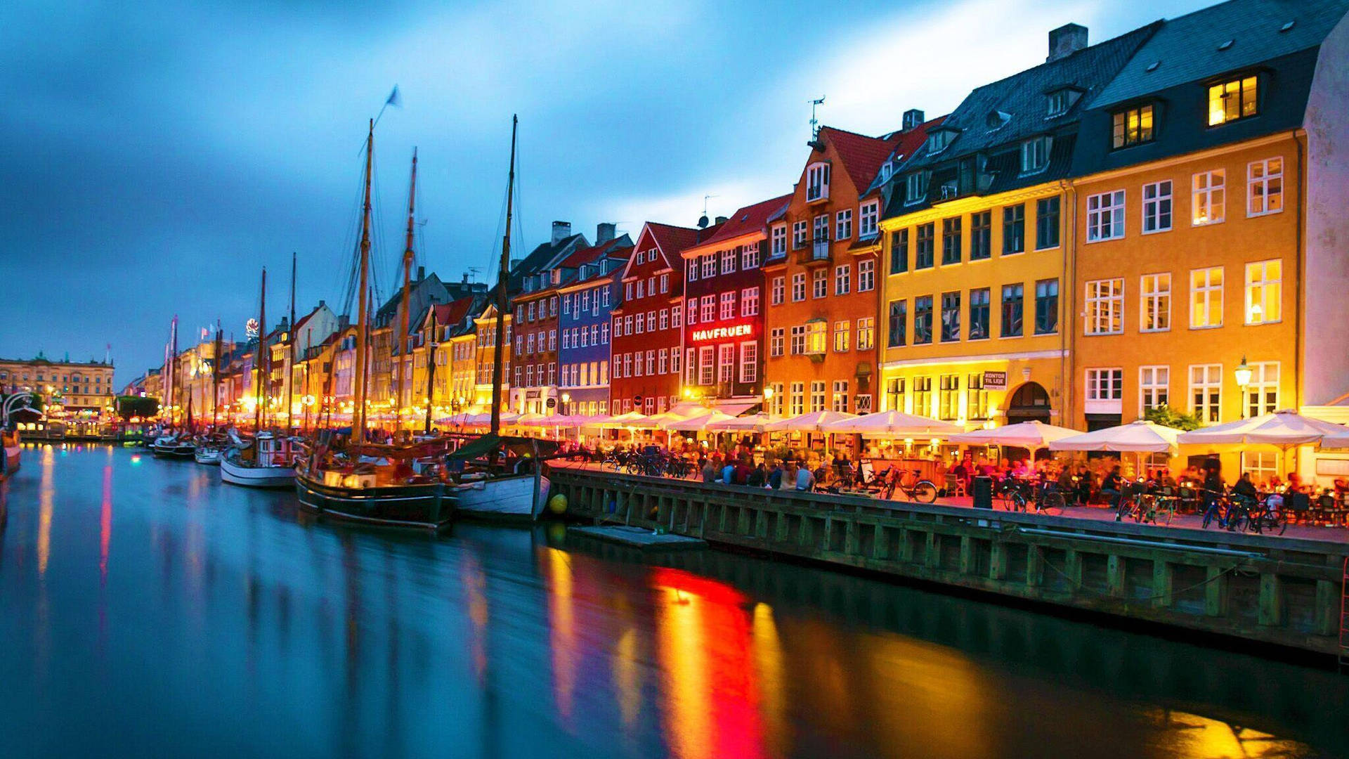 Edificiosbien Iluminados De Copenhague Fondo de pantalla