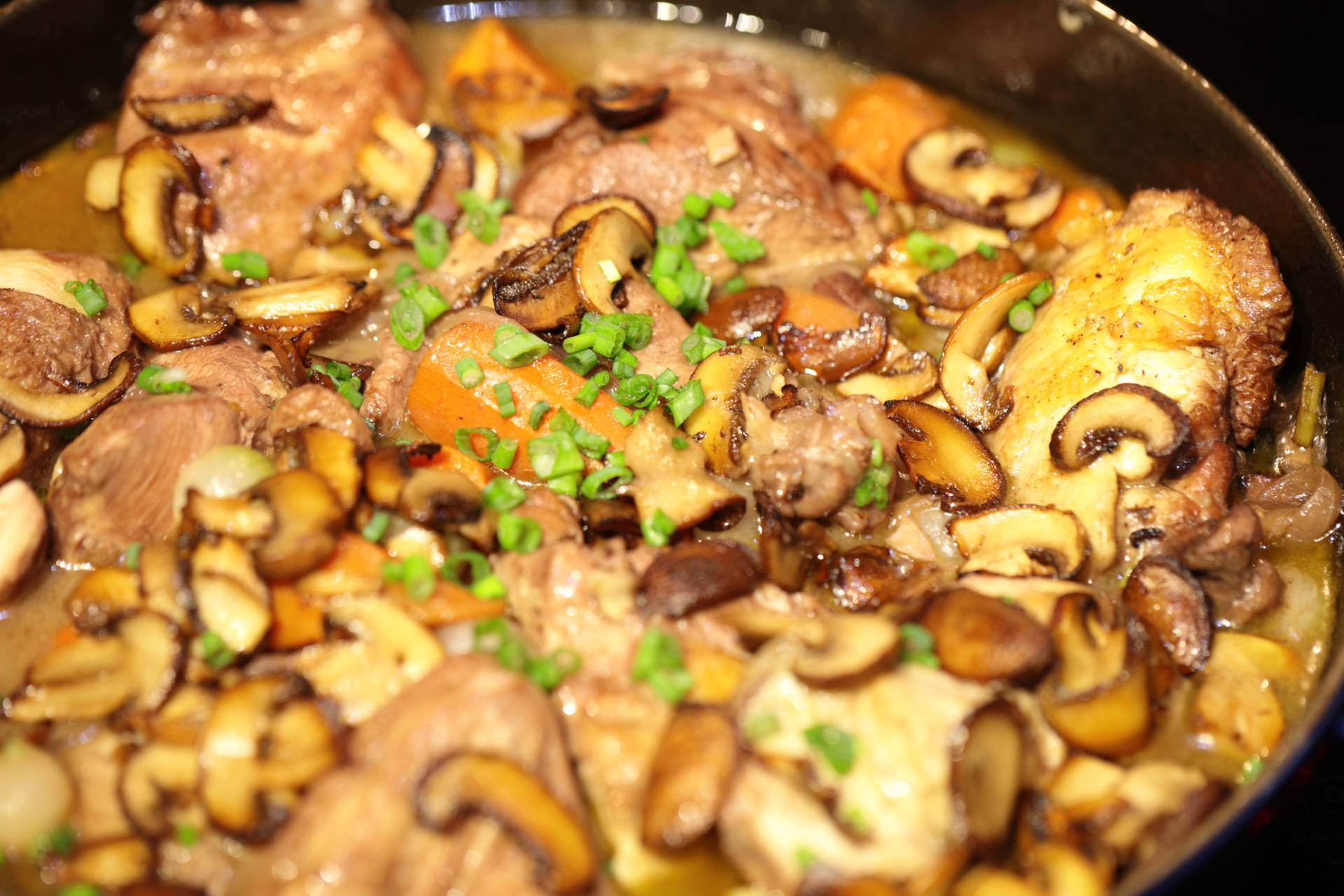 Coq Au Vin Sprinkled With Chopped Onion Spring Wallpaper