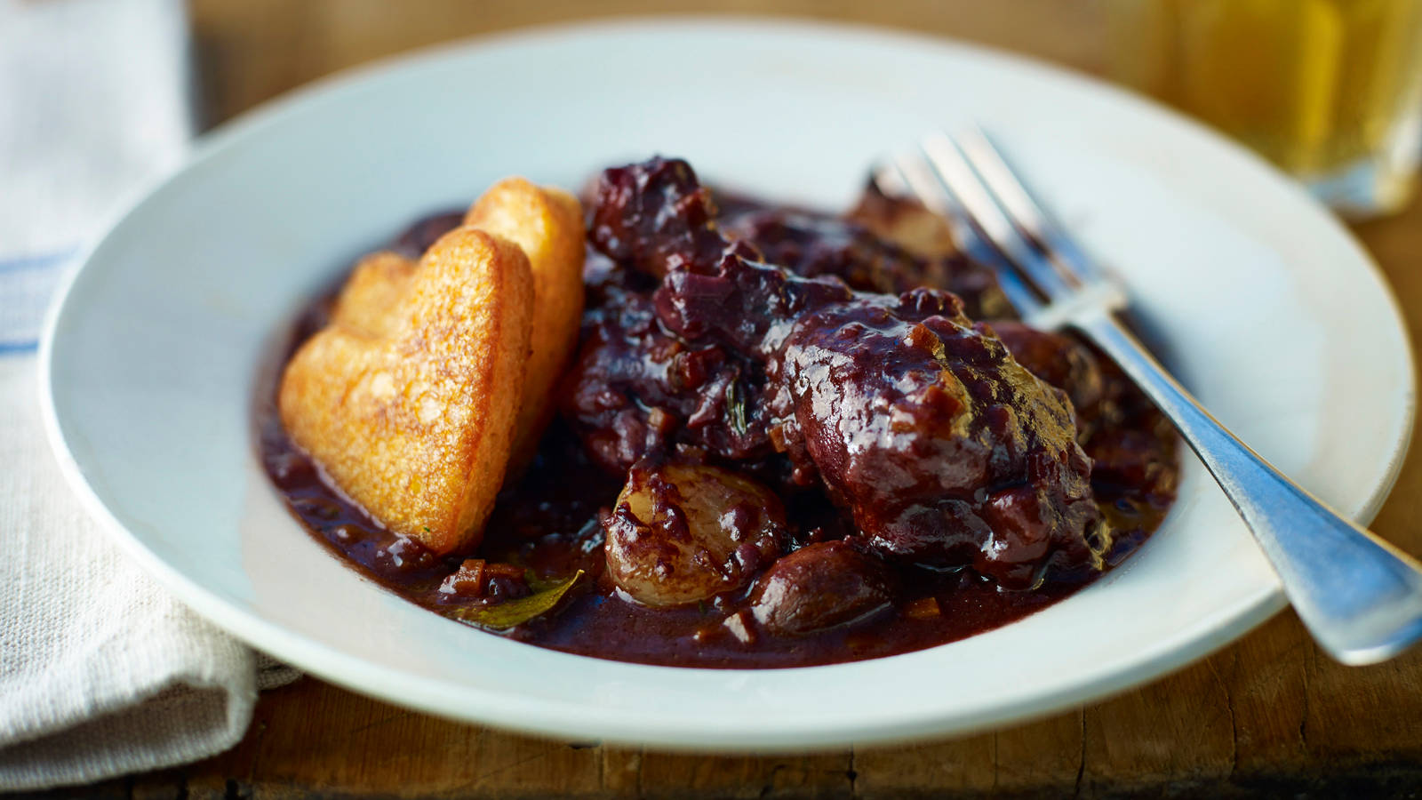 Caption: Authentic Coq Au Vin Platter- A Feast for the Eyes and Palate Wallpaper
