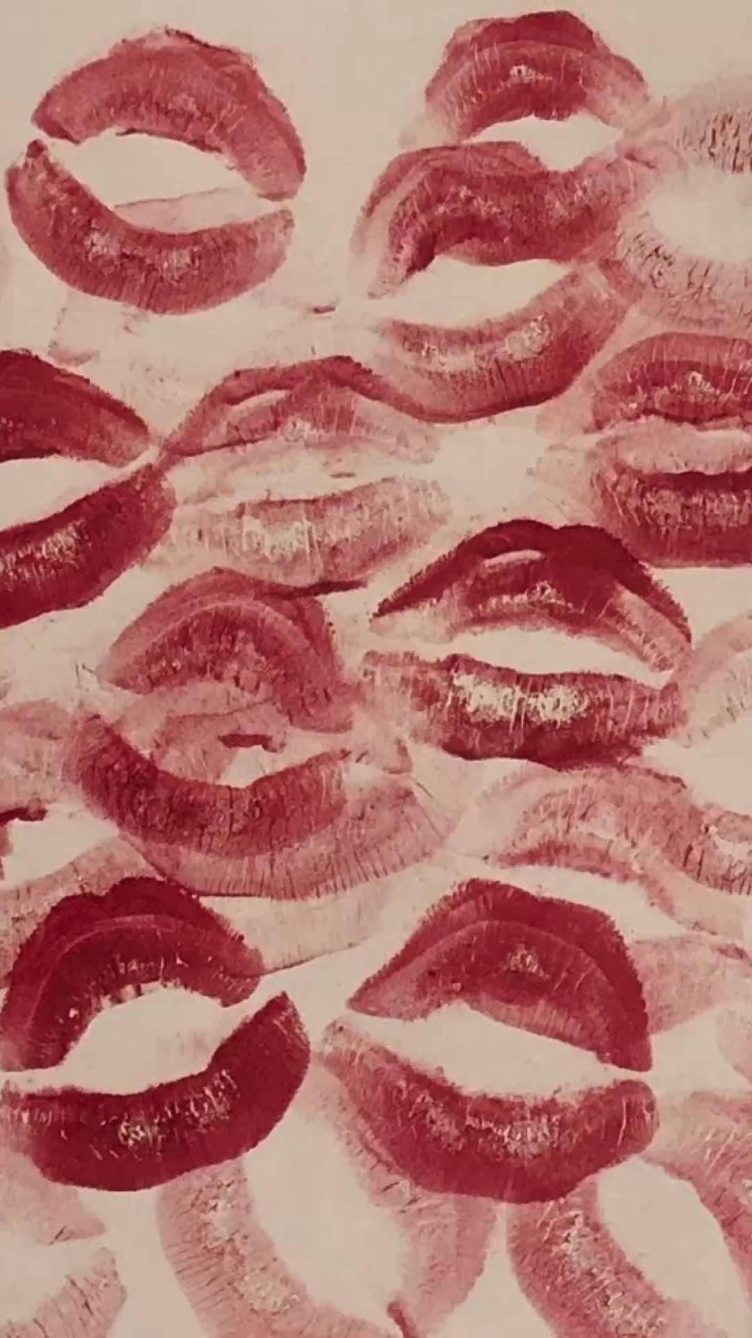 Wallpaper Coquette avec son rouge à lèvre 