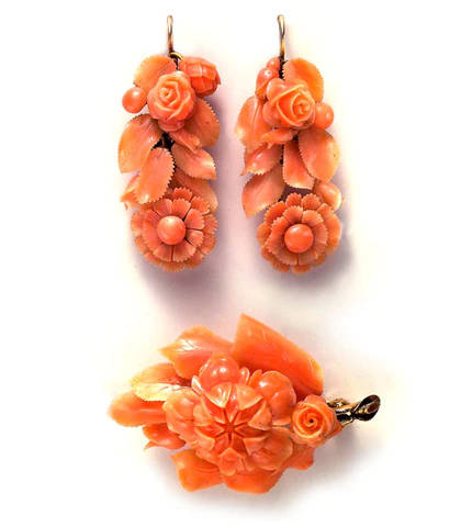 Coral Earrings Wallpaper