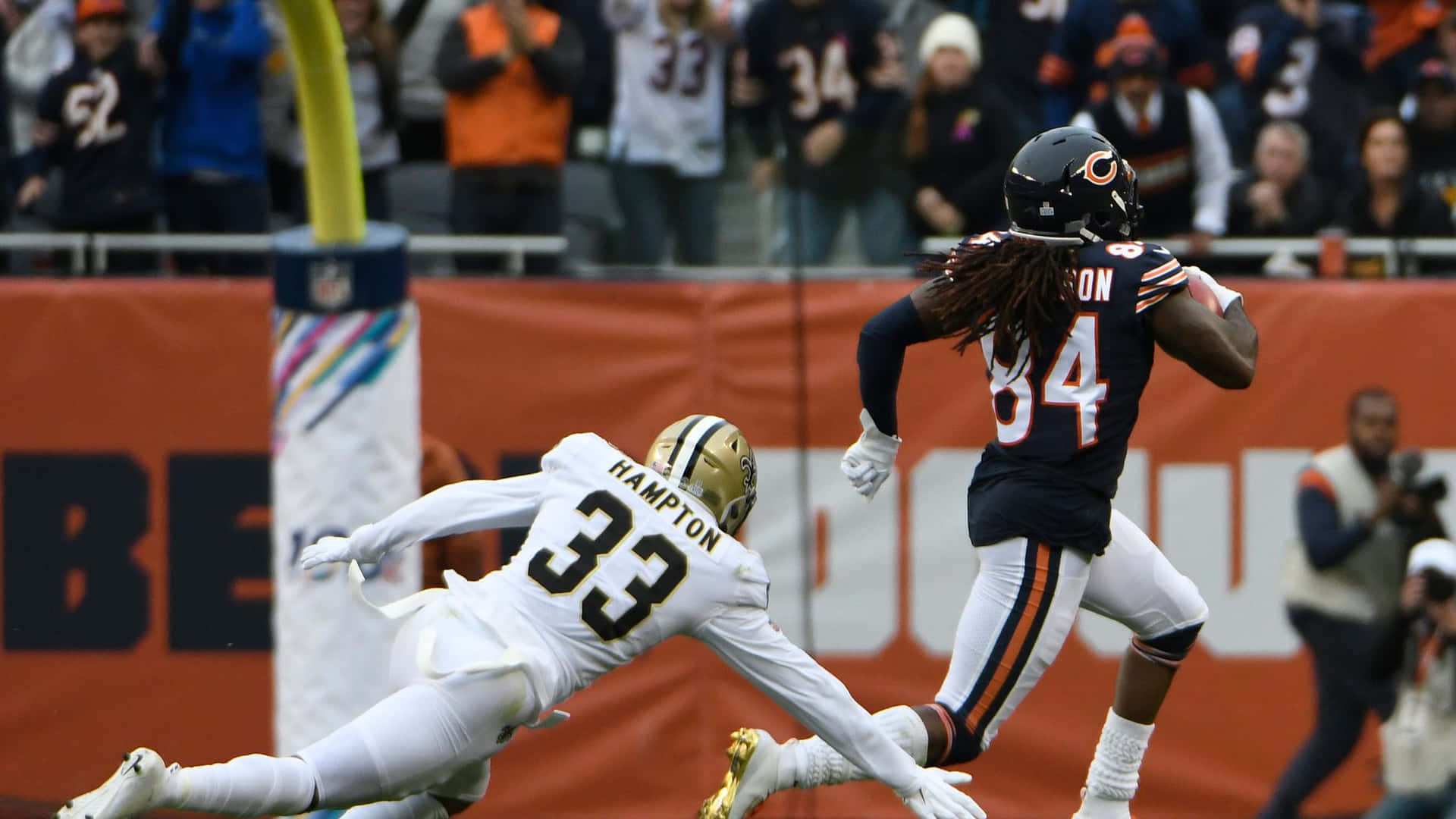 Cordarrelle Patterson Évitant Un Plaquage Pendant Le Match Fond d'écran