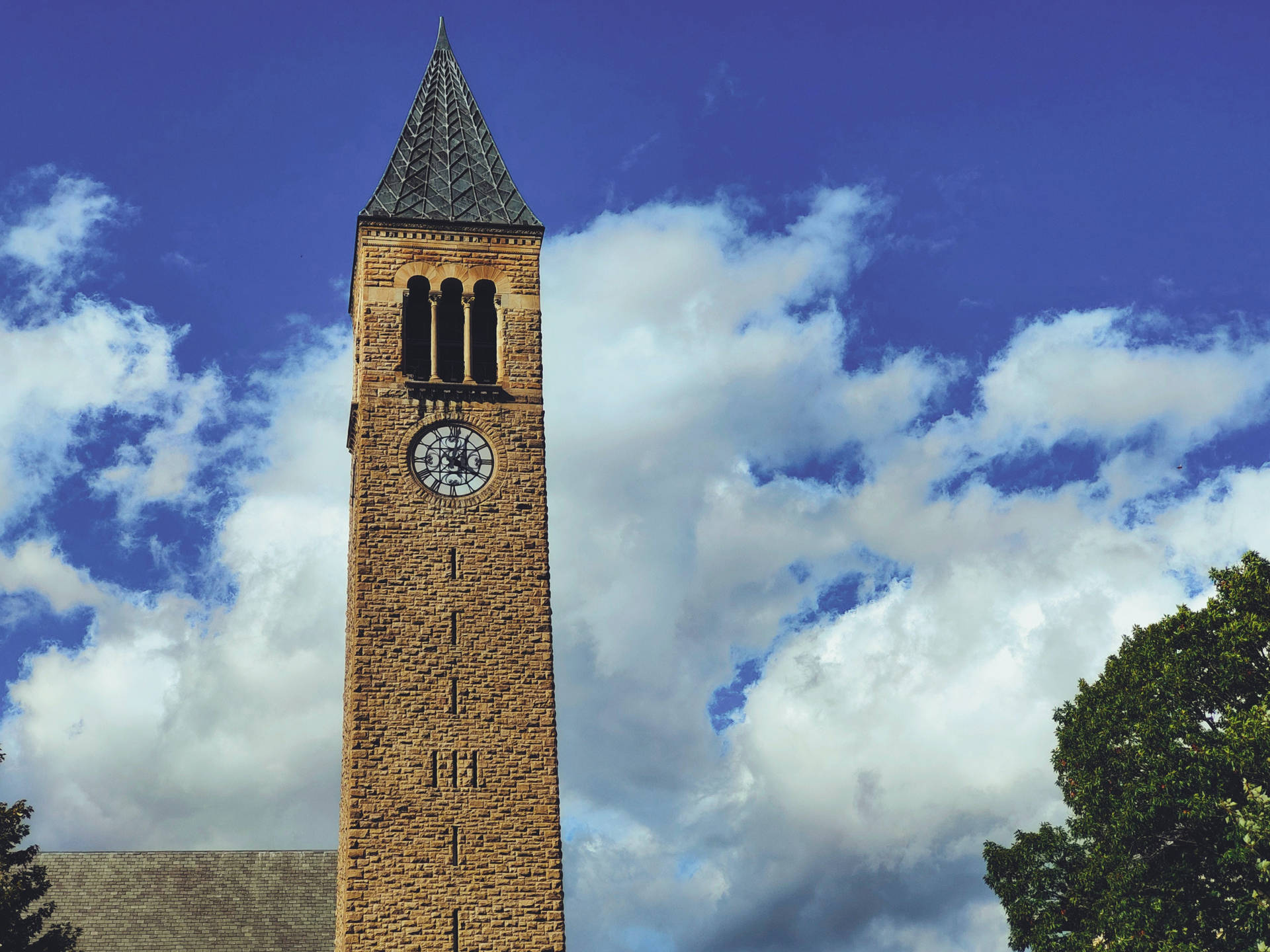 Cornelluniversity Mcgraw Tower Cielo Azul Fondo de pantalla