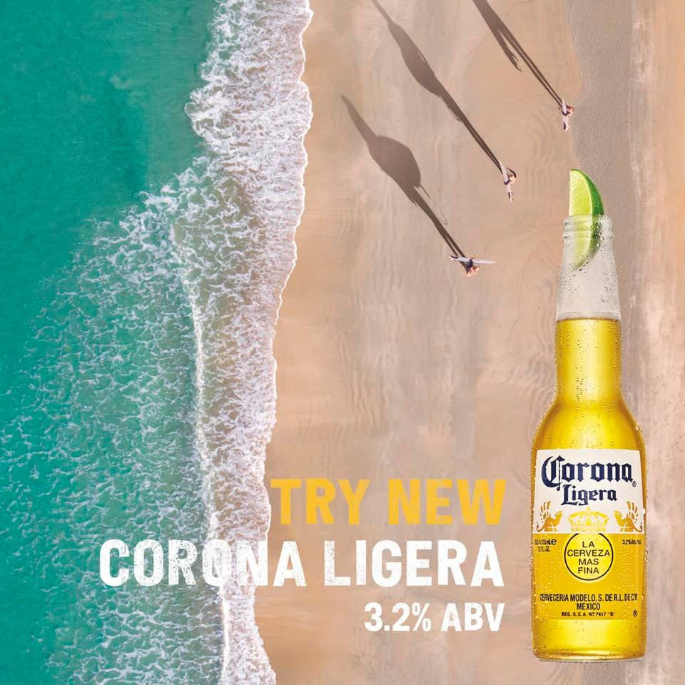 Corona Ligera Ølplakat Tegning Tapet: En smuk tegning af en Corona Ligera ølreklame. Wallpaper