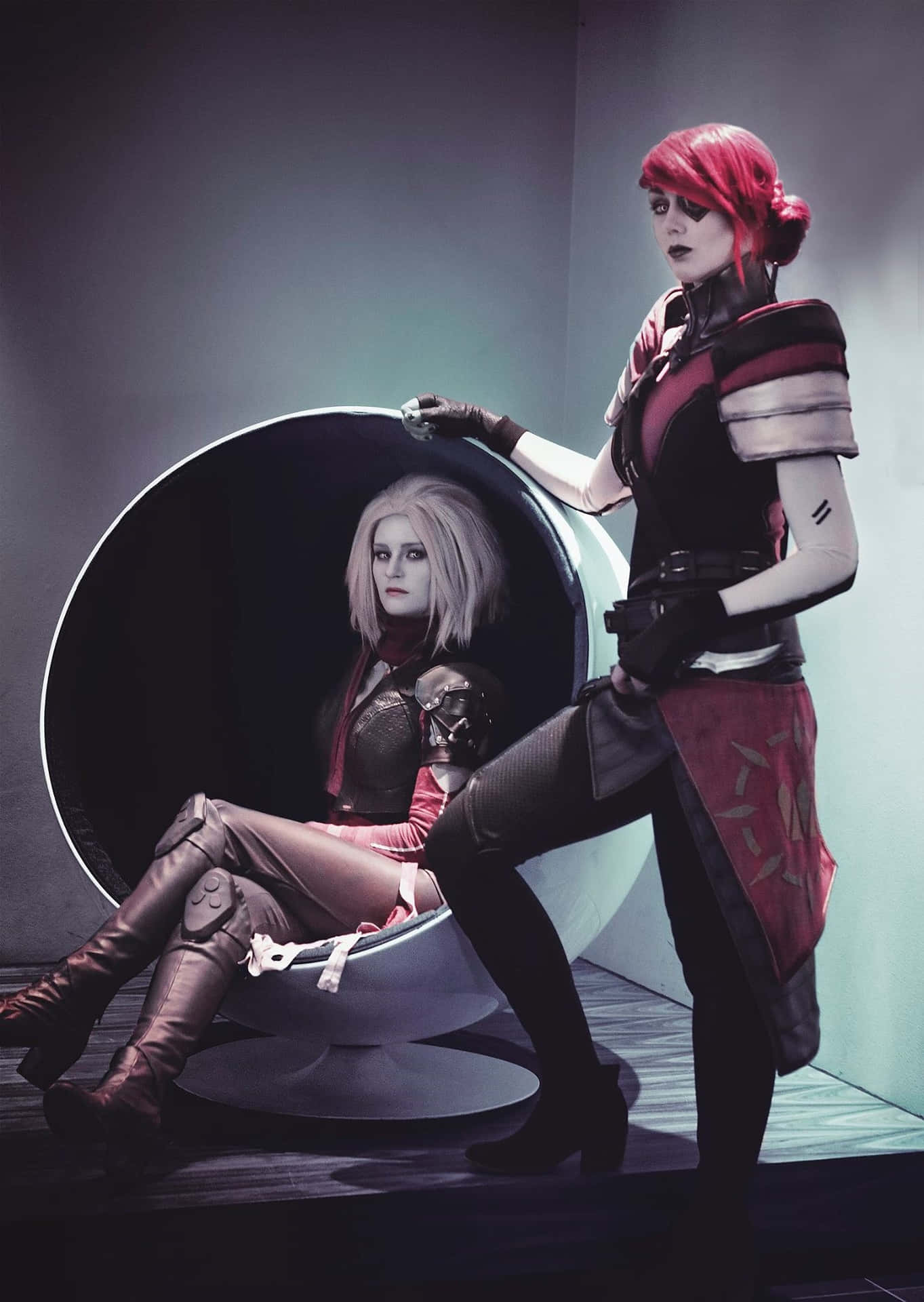 Cosplay Duo Futuristische Setting Achtergrond