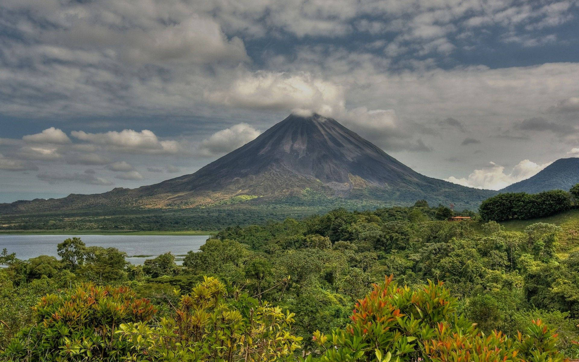 Costa Rica Volcano Wallpaper