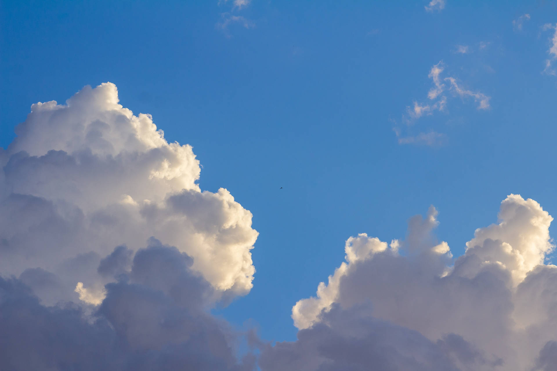 Nuvemestética Azul Semelhante Ao Algodão. Papel de Parede