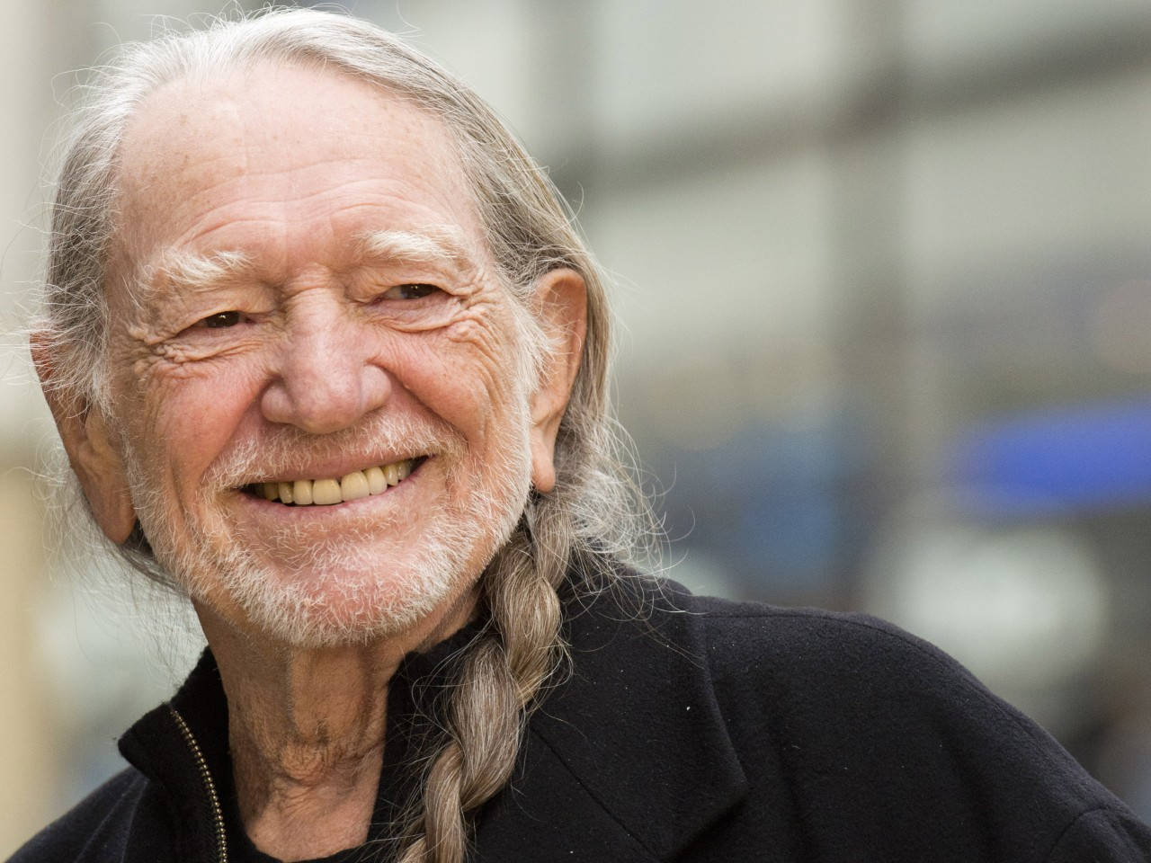 Country Musician Willie Nelson Smiling Wallpaper