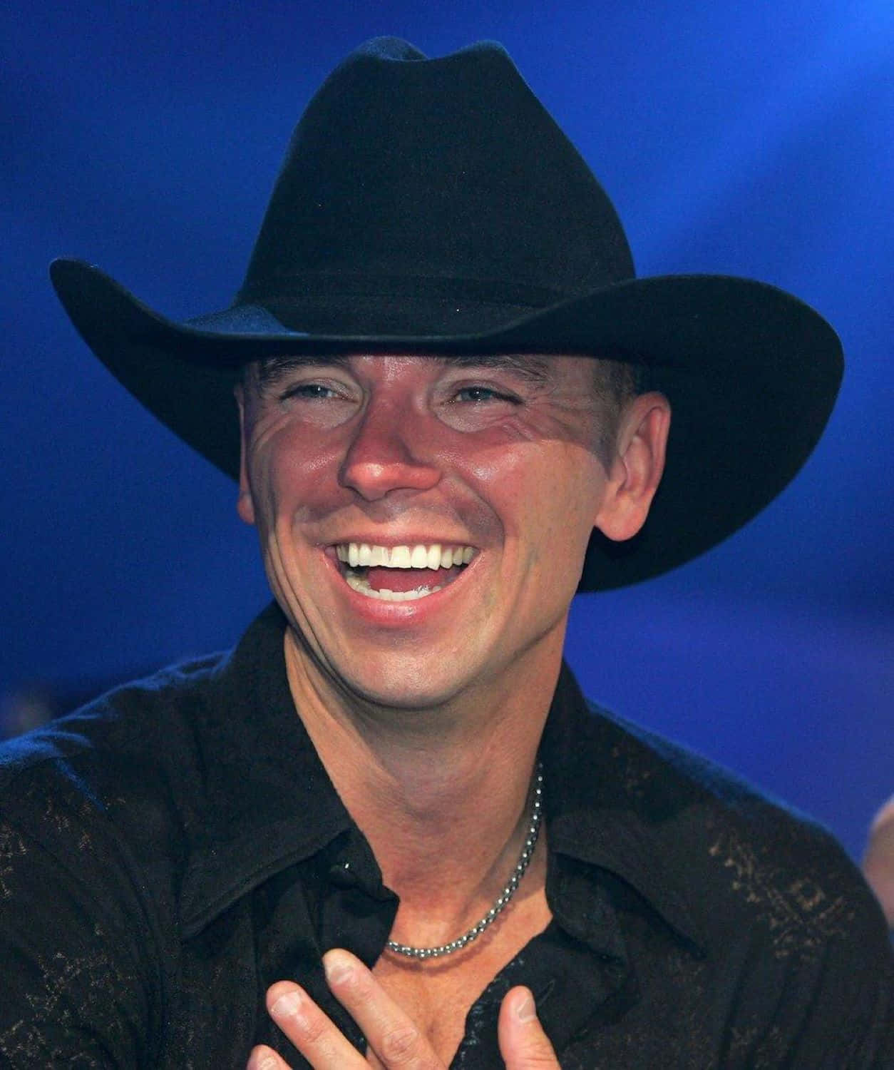 Country_ Singer_in_ Black_ Hat_ Smiling Wallpaper