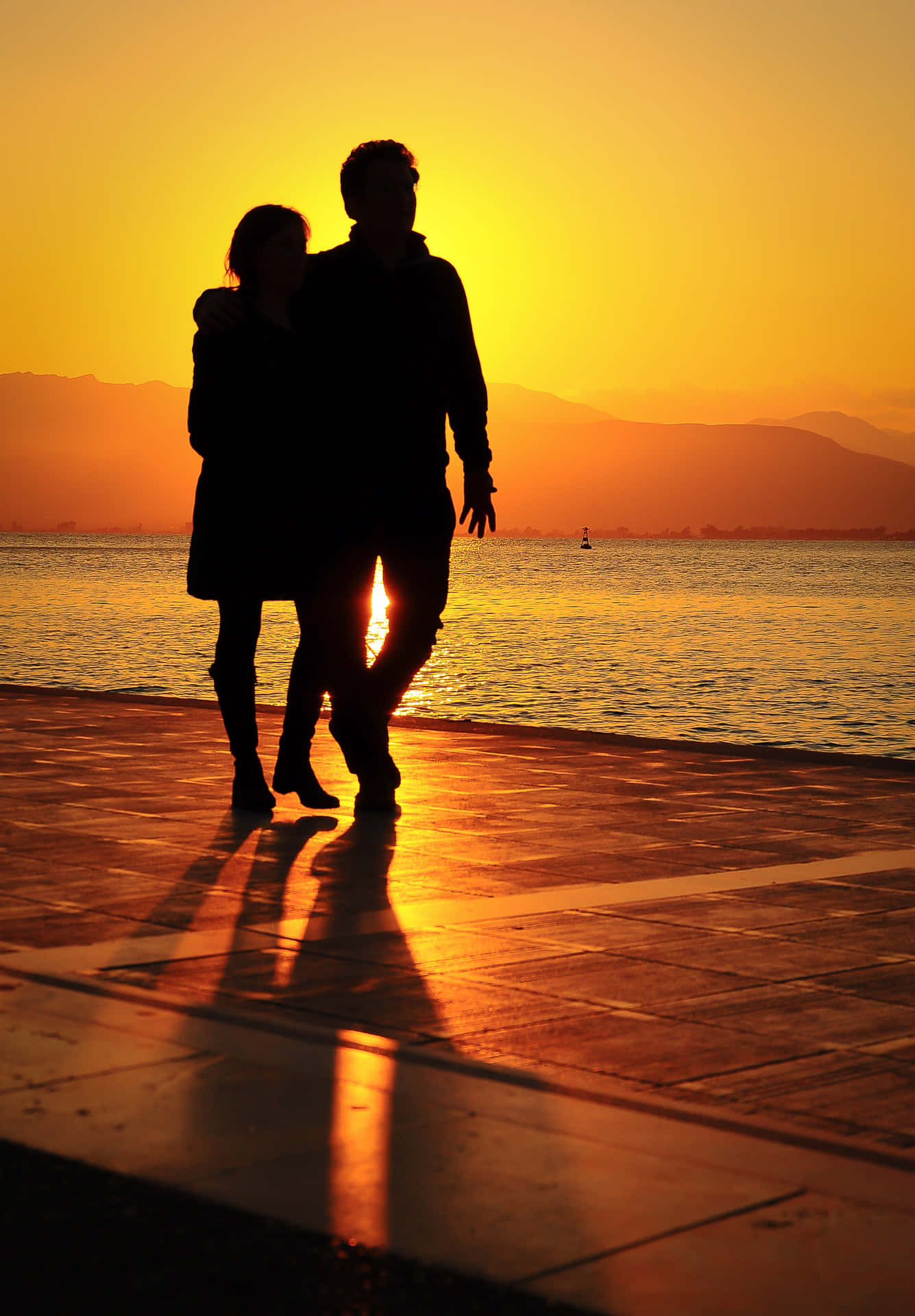 Couple At Beach Sunset Silhouette Wallpaper