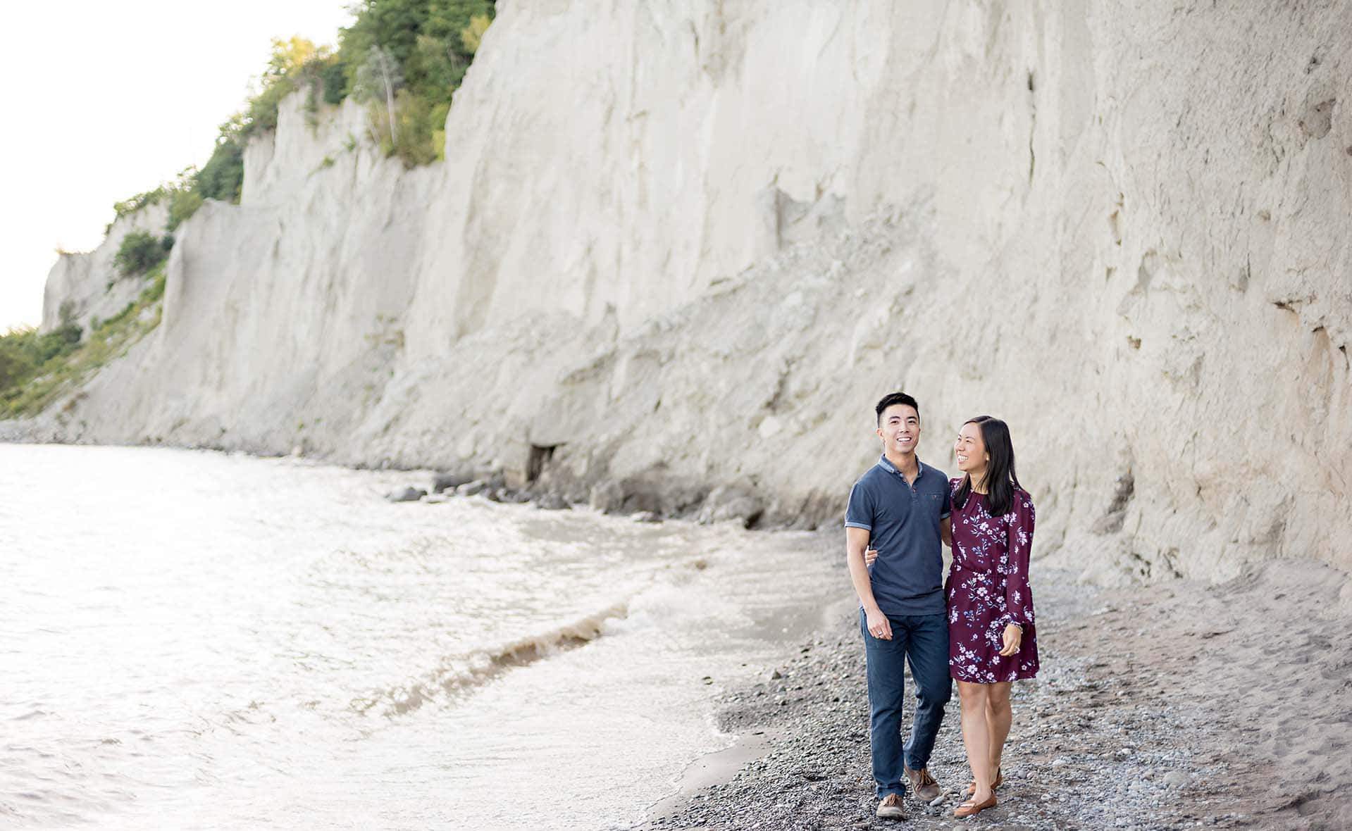 Couple_at_ Scarborough_ Bluffs_ Shoreline Wallpaper