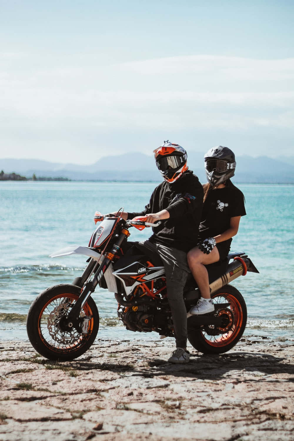 Fotosde Parejas De Motociclistas En La Playa.