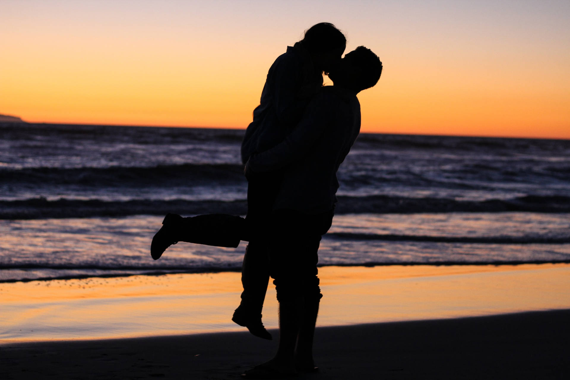 Couple Hugging Catcher Hug Silhouette By The Beach Wallpaper