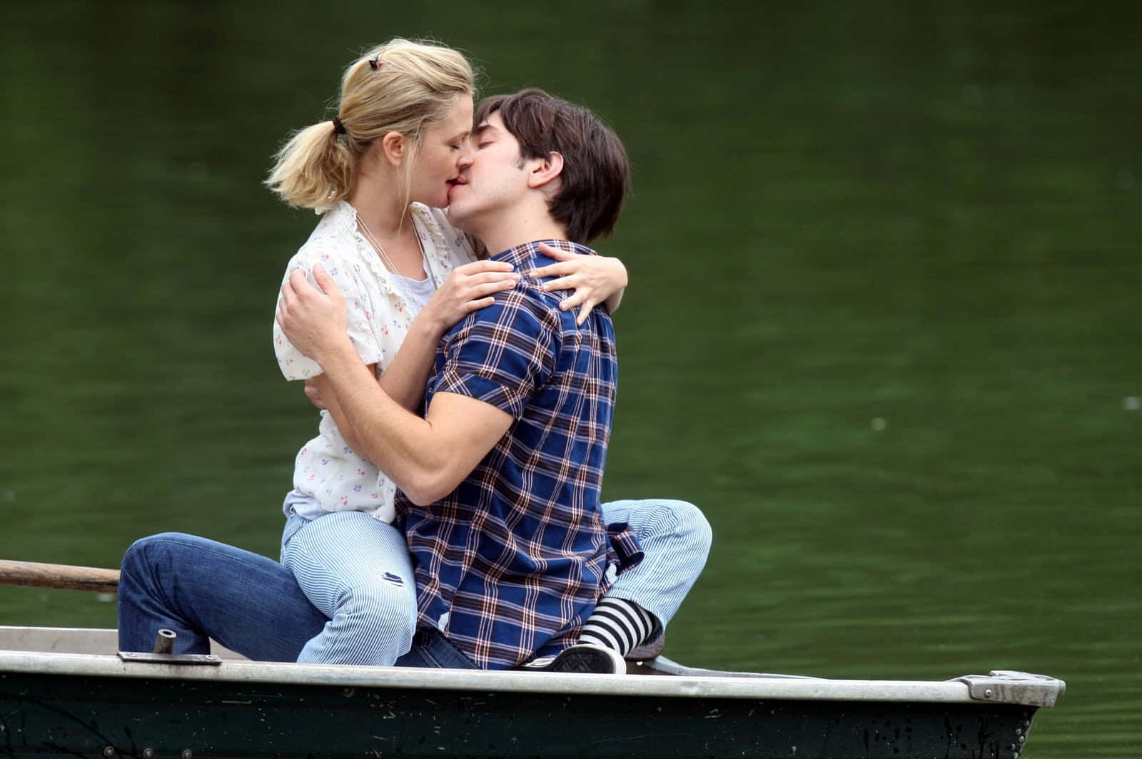 Sød ung par kysse billedet Tapet