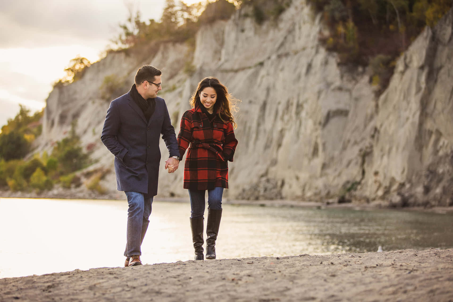 Couple Walking At Scarborough Bluffs Wallpaper