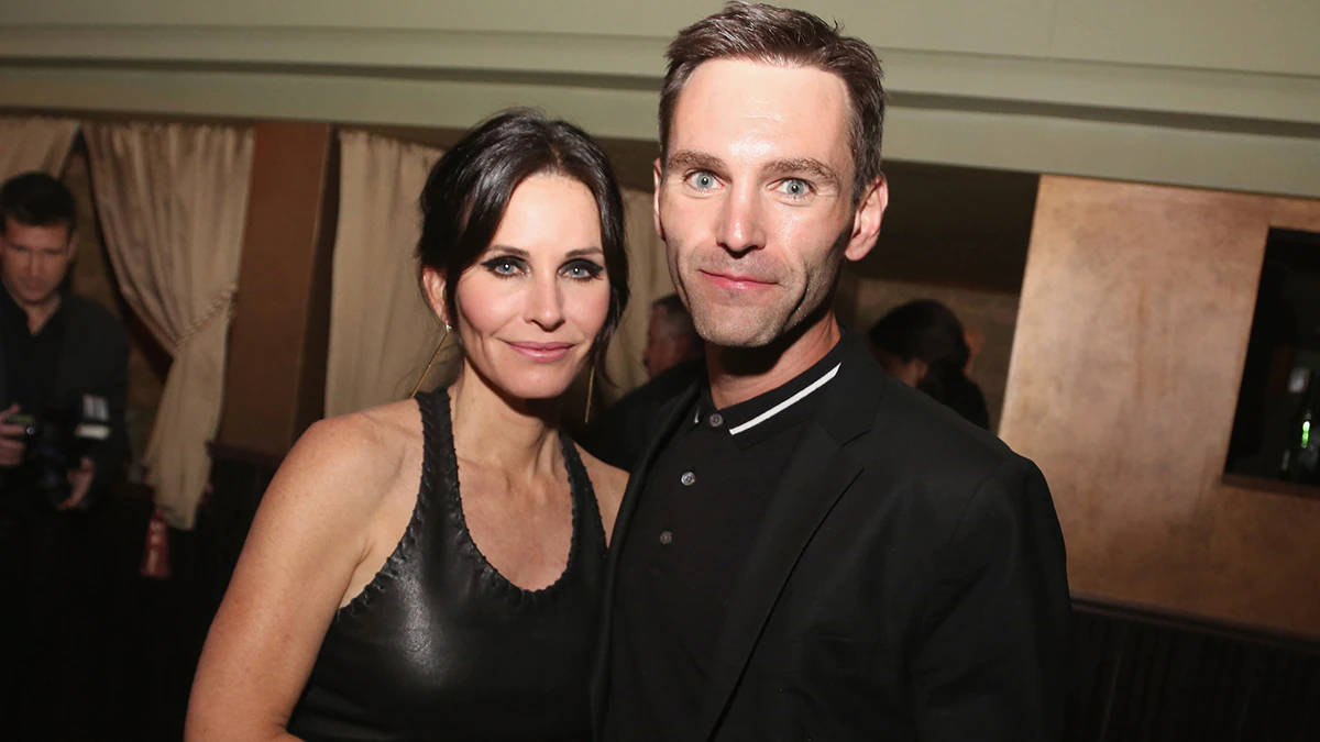 Courteney Cox With A Guy Wallpaper