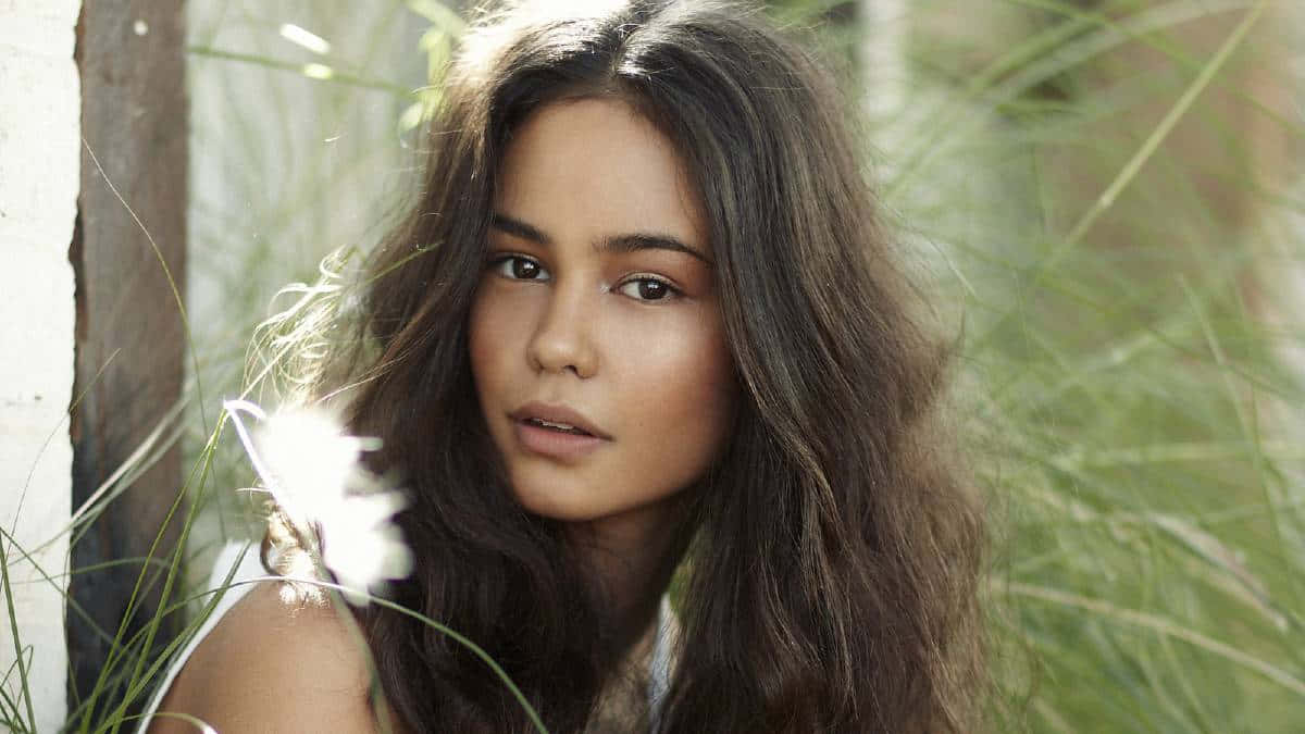 Portrait De Beauté Naturelle De Courtney Eaton Fond d'écran