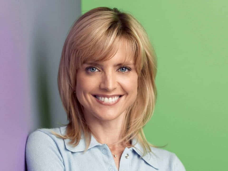 Courtney Thorne-Smith: Radiant Beauty in Hollywood Wallpaper