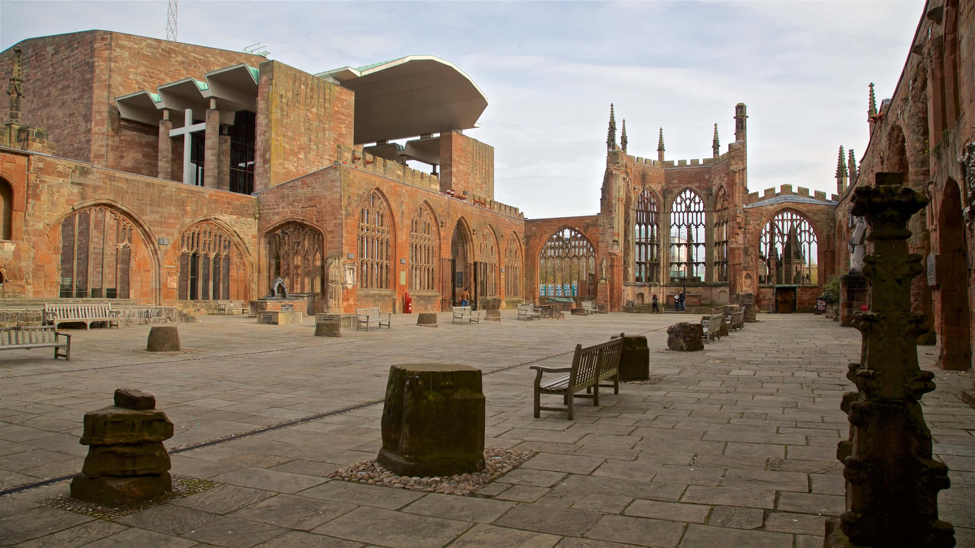 Coventry Cathedral Ruinsand New Structure Wallpaper