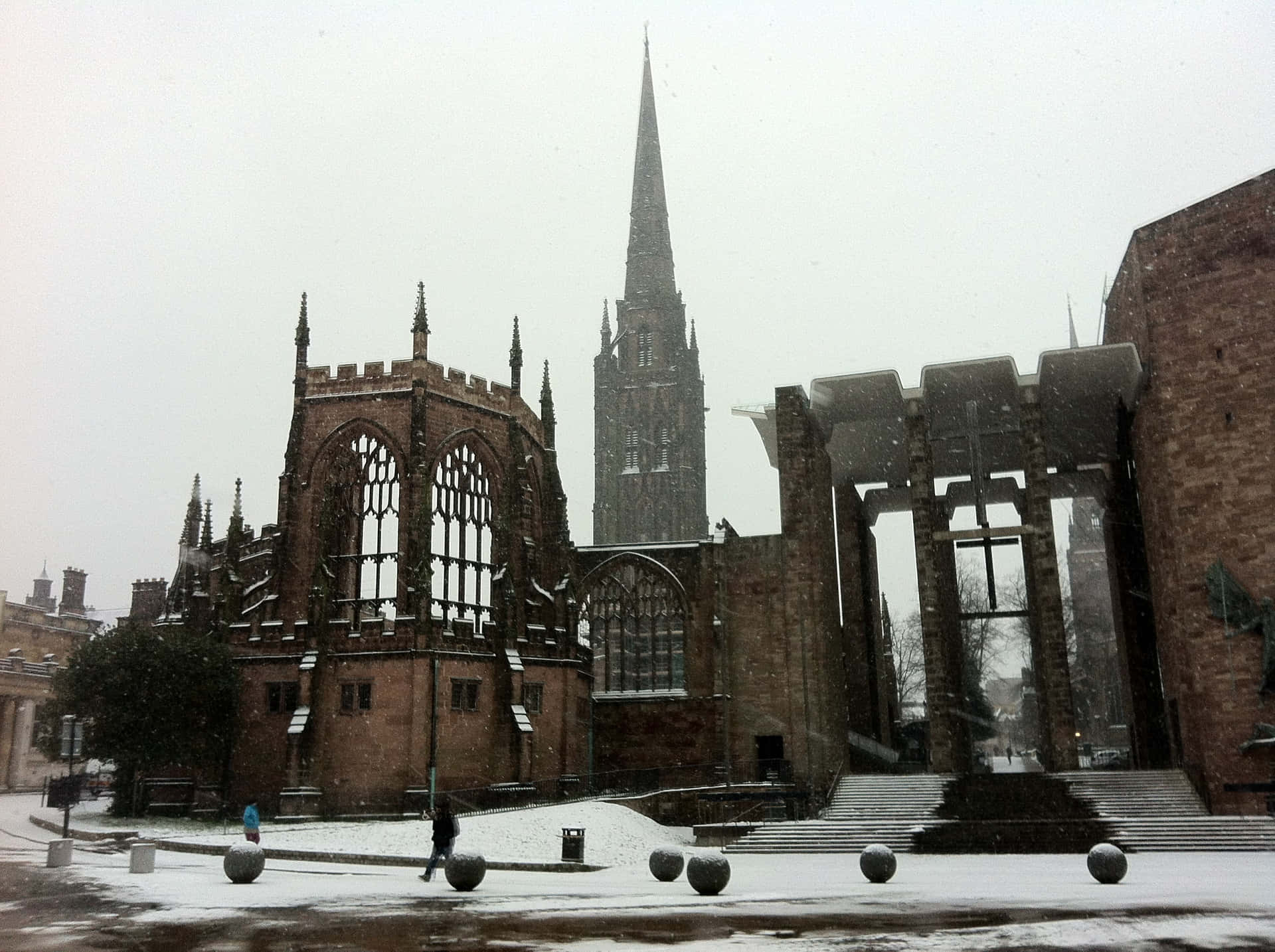 Coventry Cathedral Ruinsin Snow Wallpaper