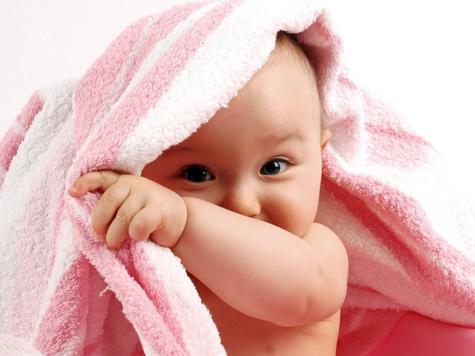 Covered By Blanker Cute Baby Girl Wallpaper