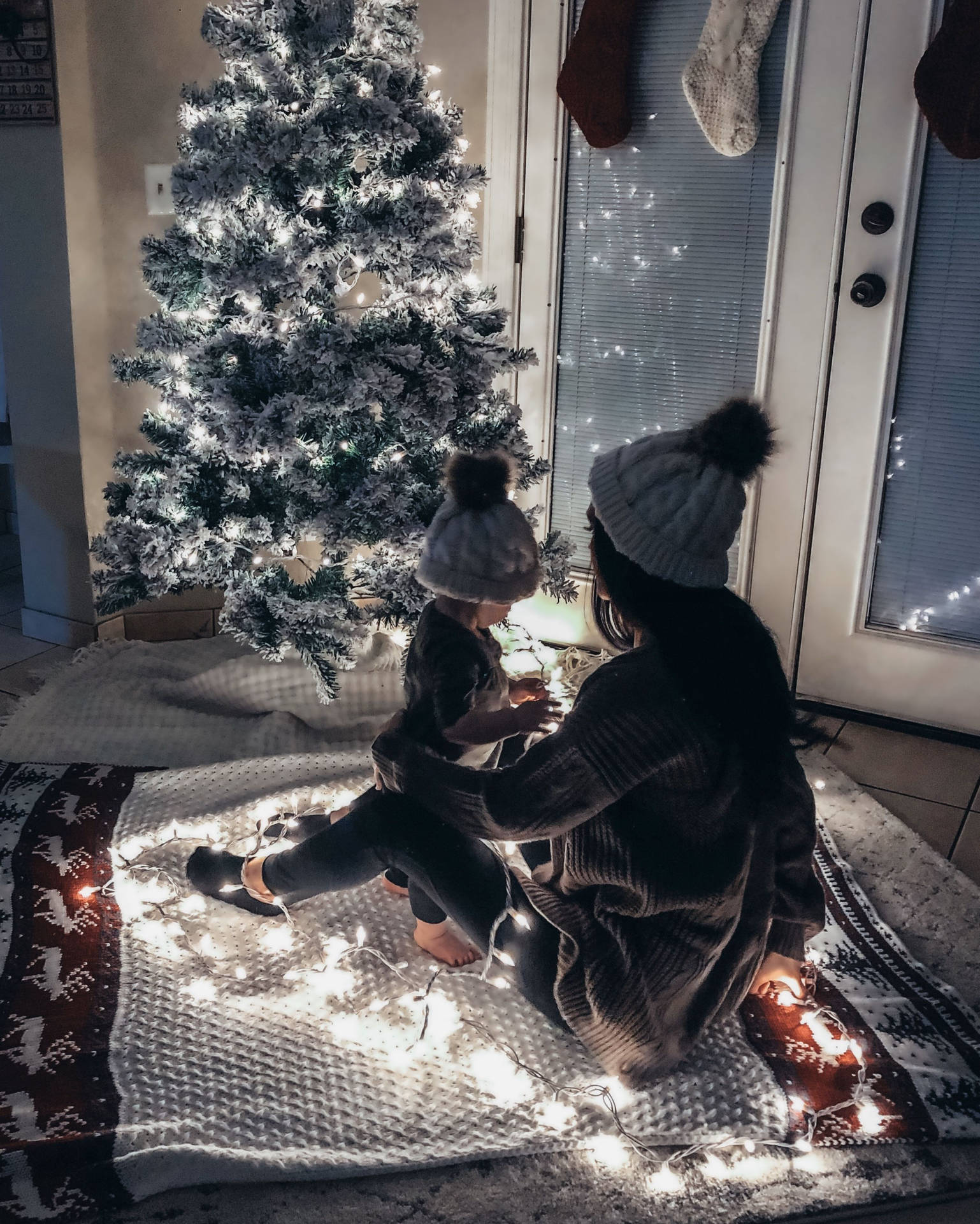 https://wallpapers.com/images/hd/cozy-christmas-aesthetic-tree-eakq8yn3gii0w2ns.jpg