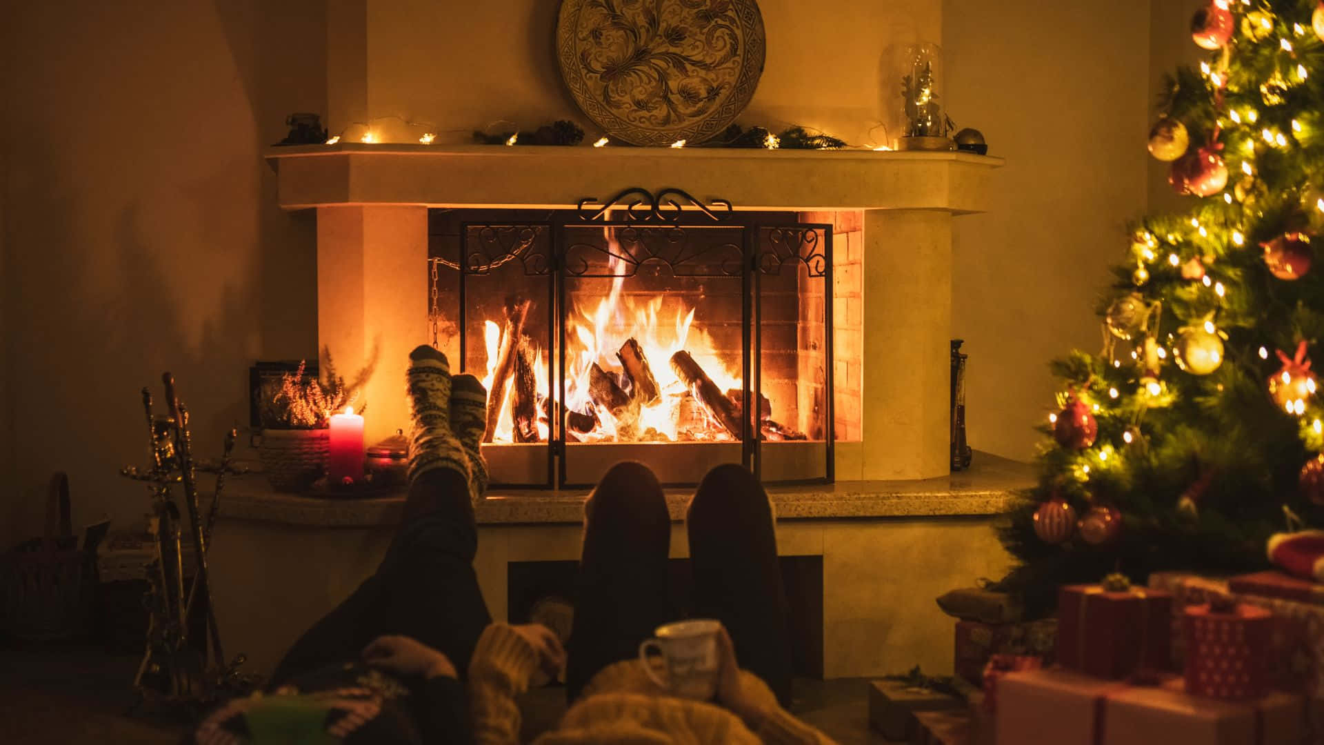 Cozy Christmas Fireplace Scene.jpg Wallpaper