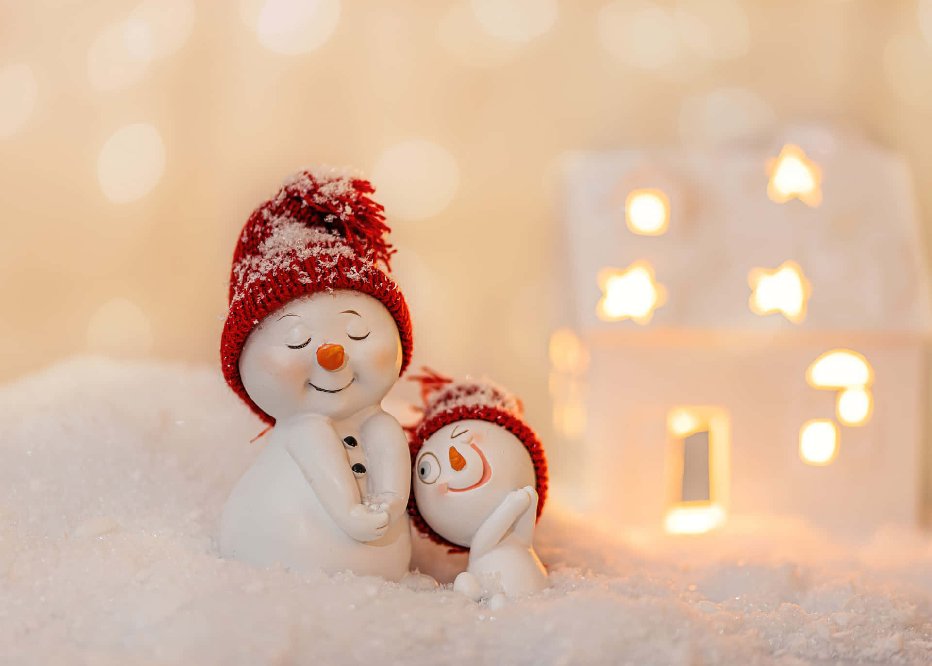 Cozy Snowman Family Winter Wonderland Wallpaper