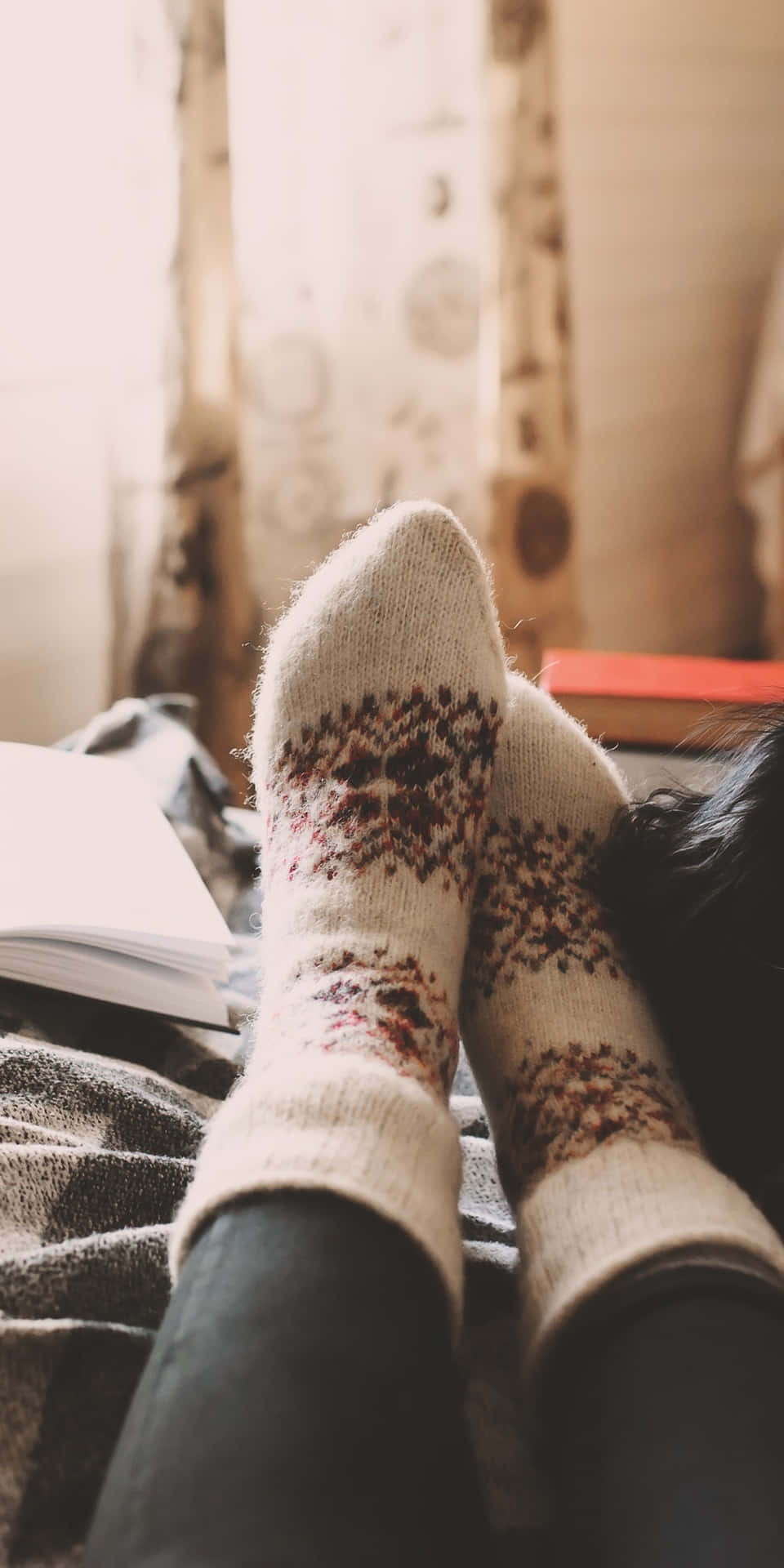 Cozy Winter Aesthetic Brown Winter Wool Sock Wallpaper
