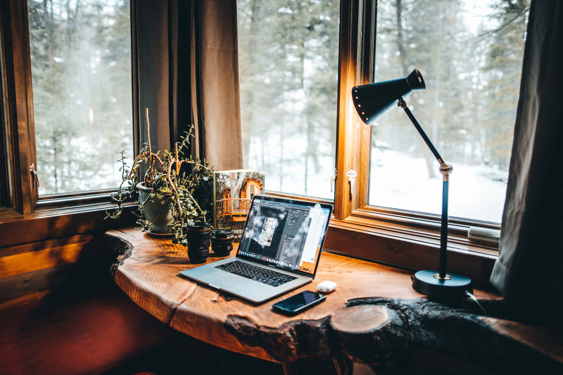 Unaccogliente Desktop Invernale Per Ampliare La Tua Zona Di Comfort Sfondo