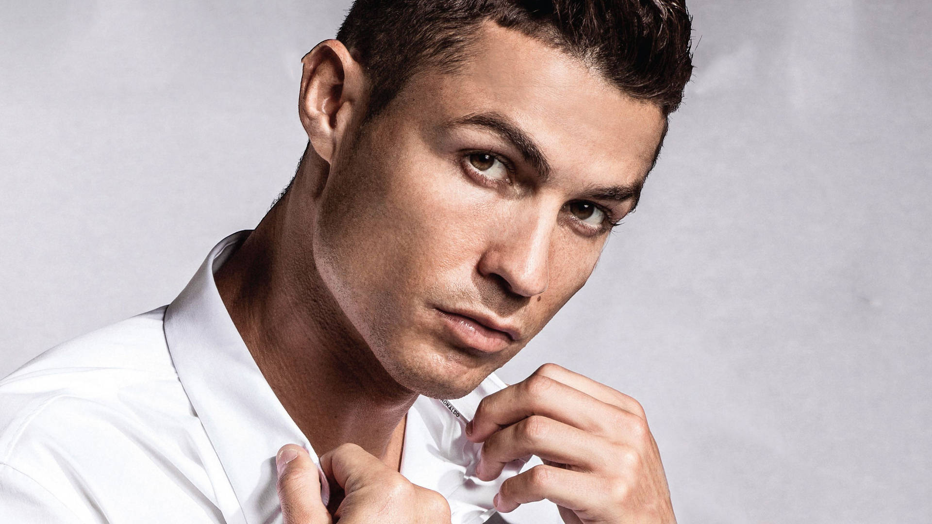 Cr7 Hd Fixing White Collar Background