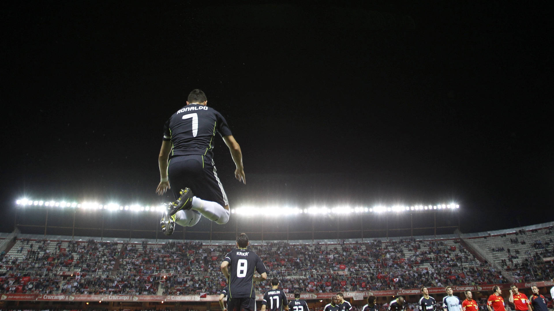 Cr7 Hd Jumping High Background