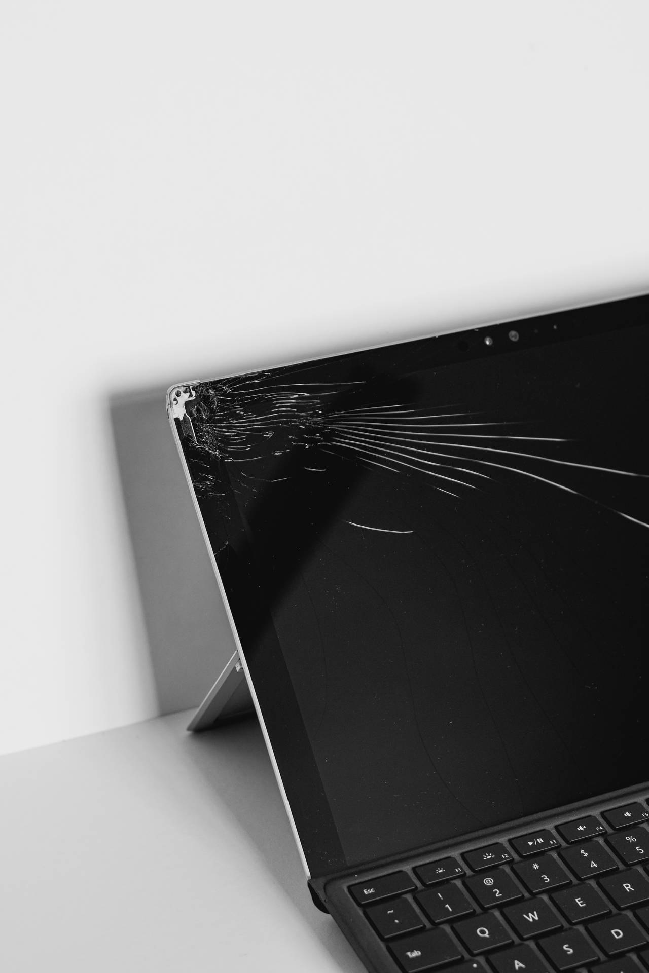 Crack On Broken Computer Screen Wallpaper