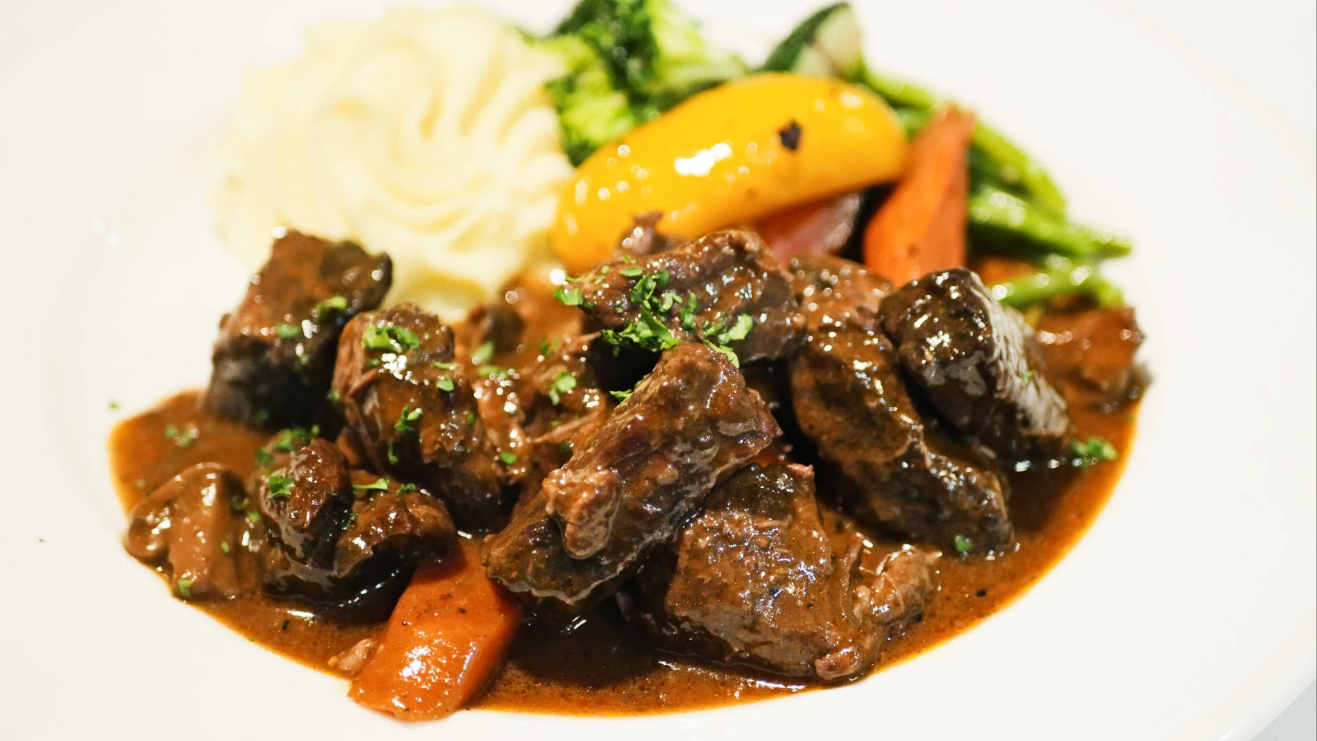 Unfortunately,cream Beef Bourguignon Does Not Make Sense In The Context Of Computer Or Mobile Wallpaper. Can You Provide A Sentence Related To This Context? Wallpaper
