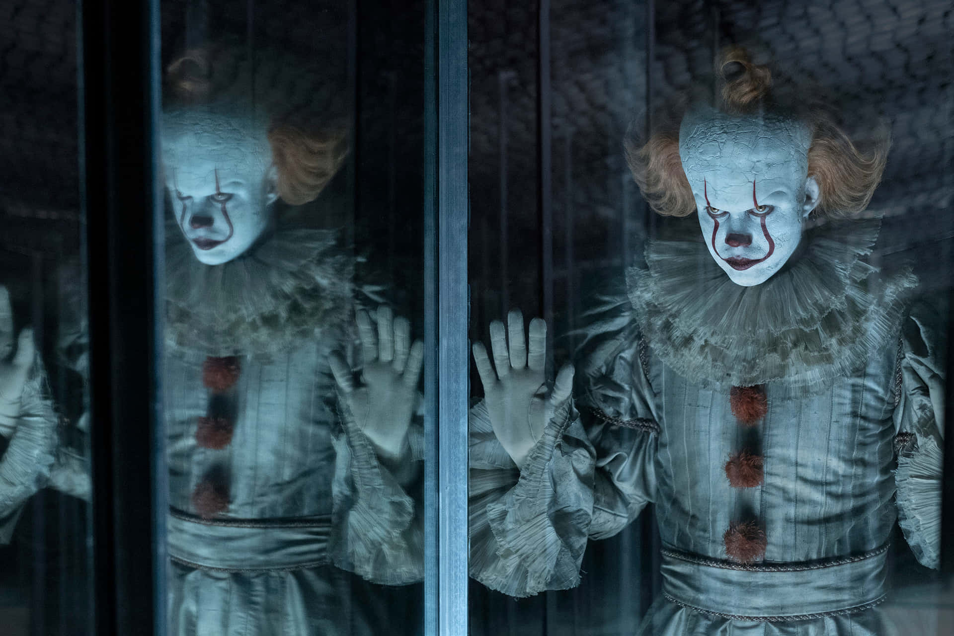 Sinister Scare: A terrifyingly eerie clown captured in a chilling still.