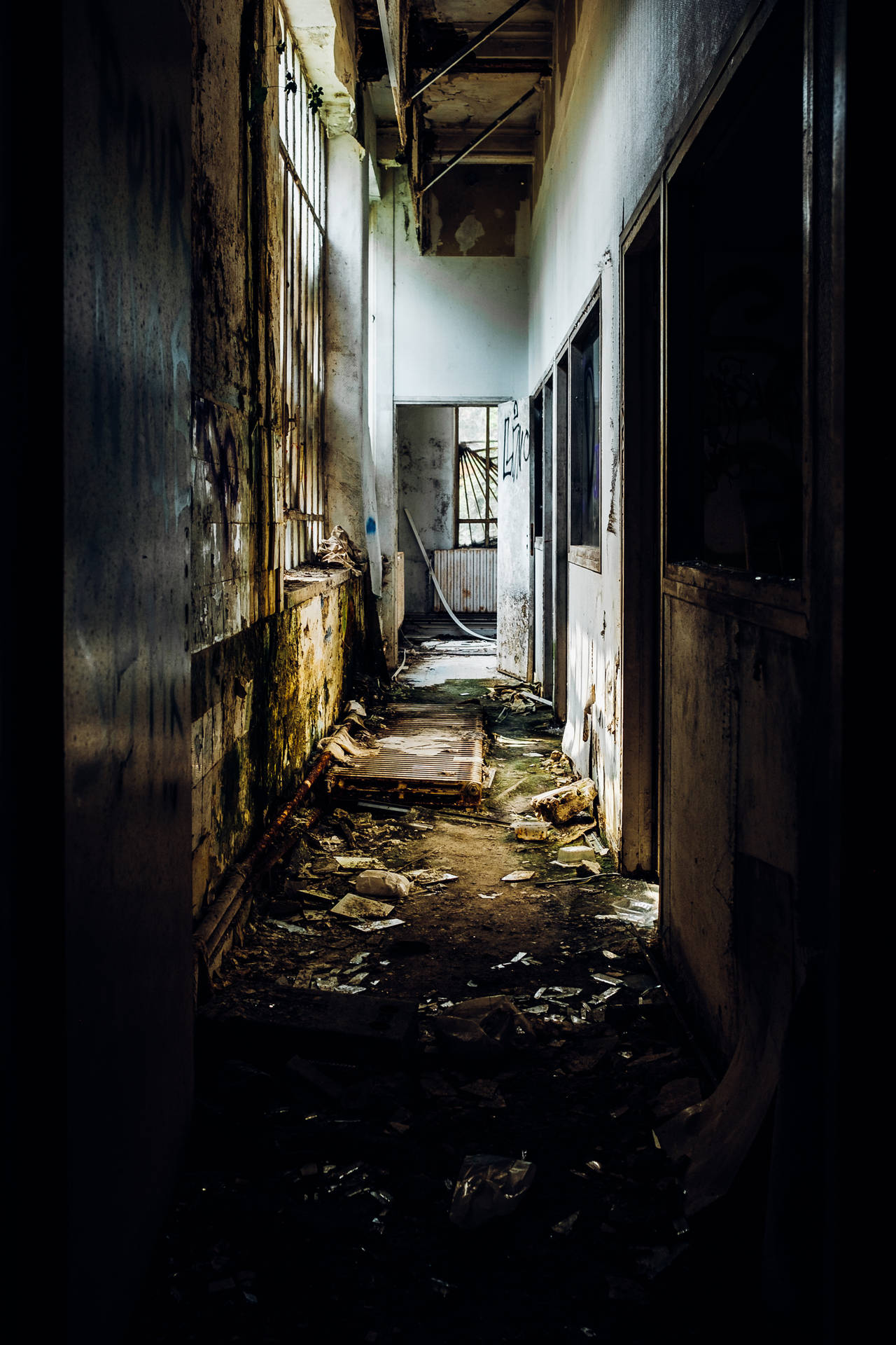 Explore the eerie ruins of an old corridor. Wallpaper