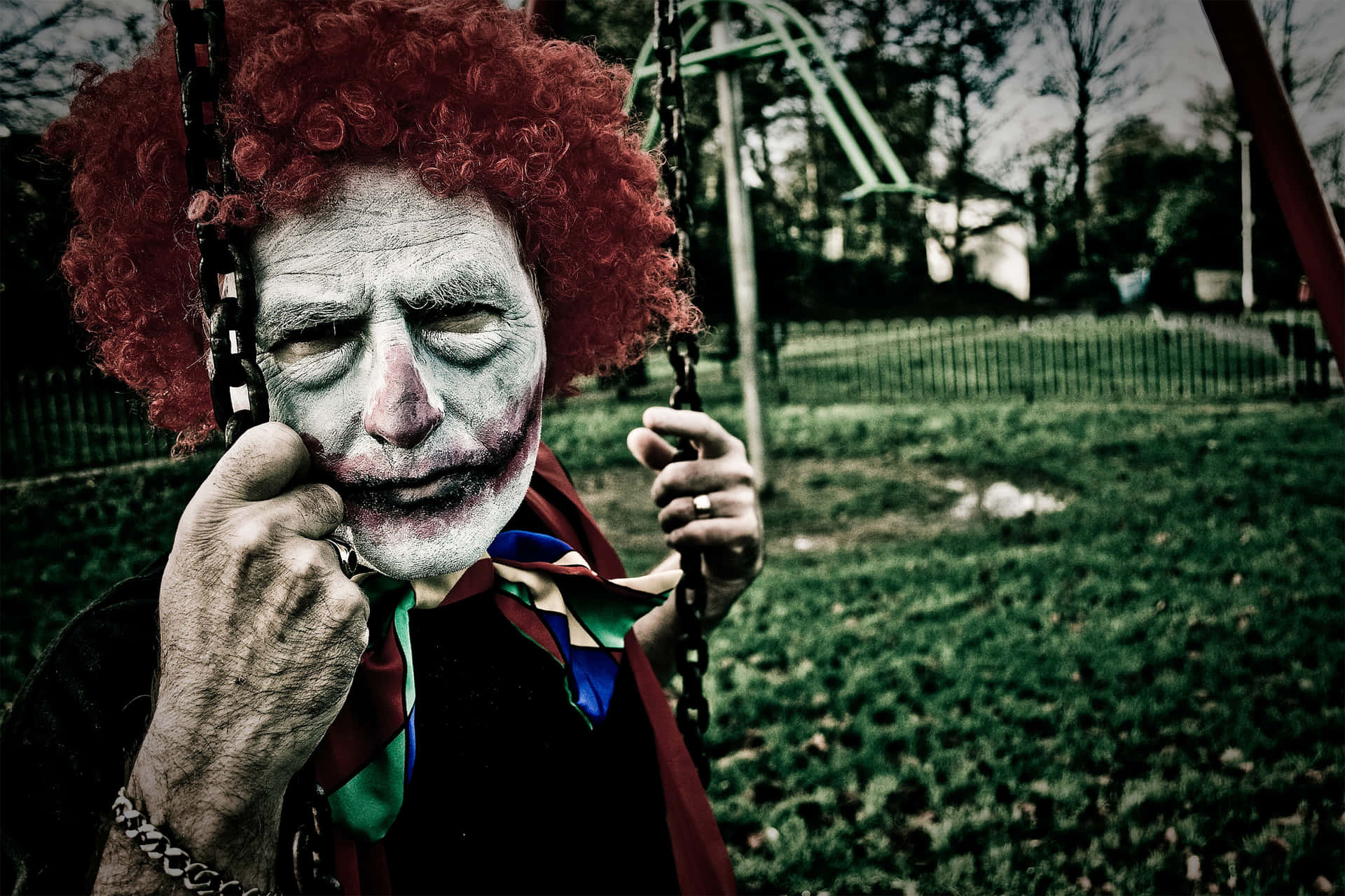 Gruseligesbild Eines Alten Mannes In Einem Clown-kostüm.