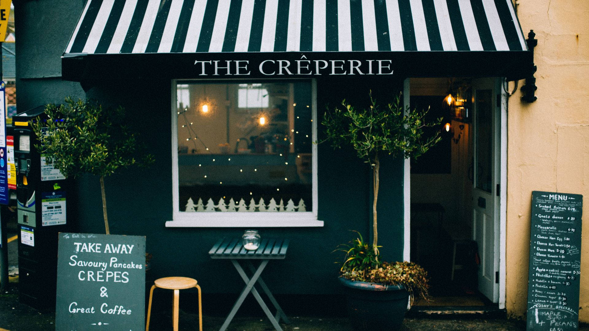 Creperie Storefront Benchmark Coffee Shop Wallpaper