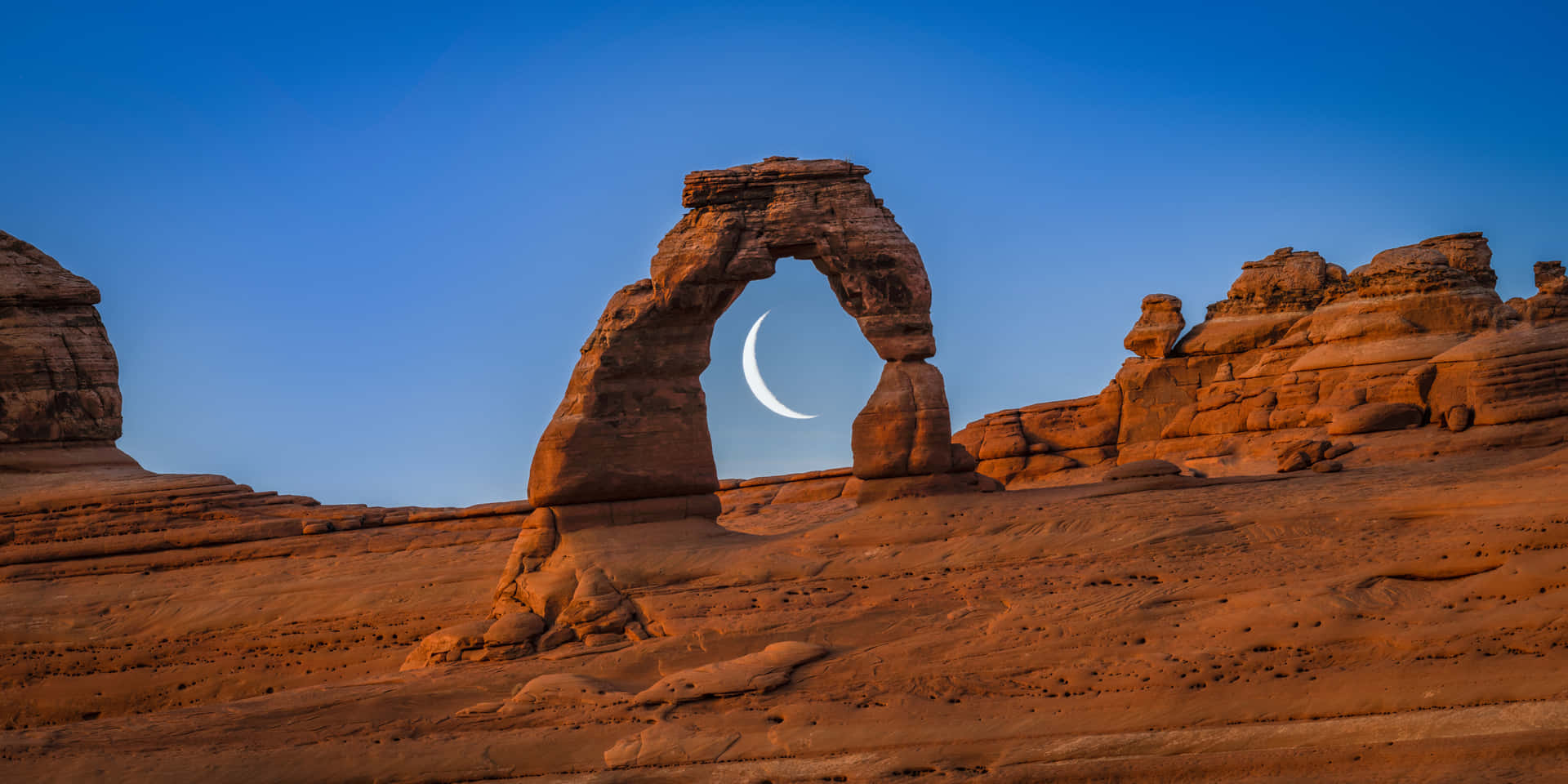 Crescent Moon In Arches Park Wallpaper