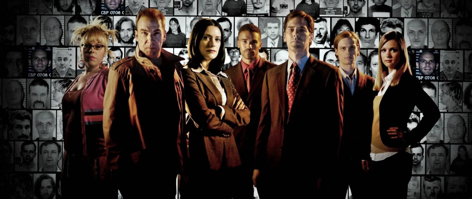 Intense Moments from Criminal Minds Season 2 Wallpaper