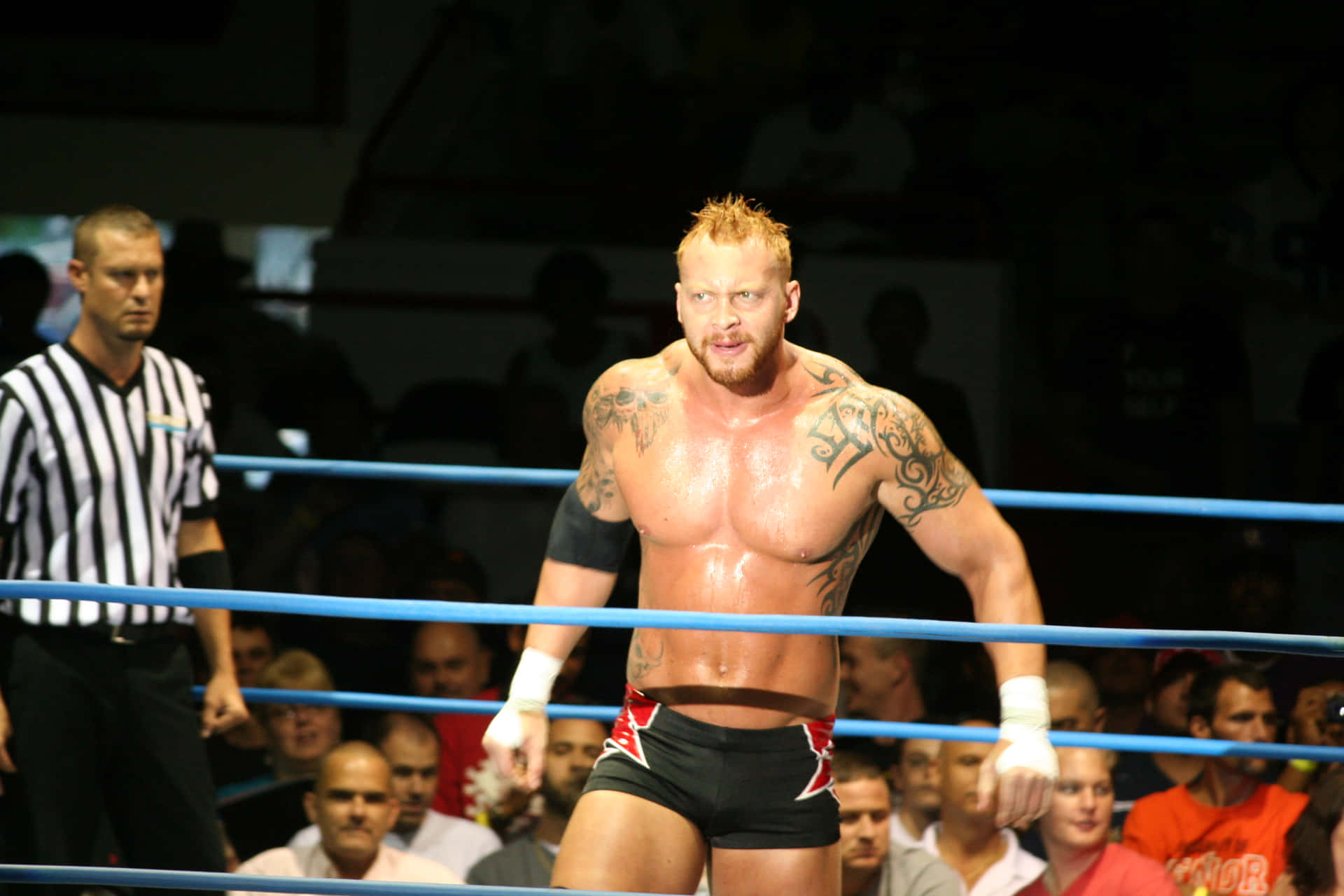 Crimson I Ringen TNA Live Event, fyldt med intens action. Wallpaper