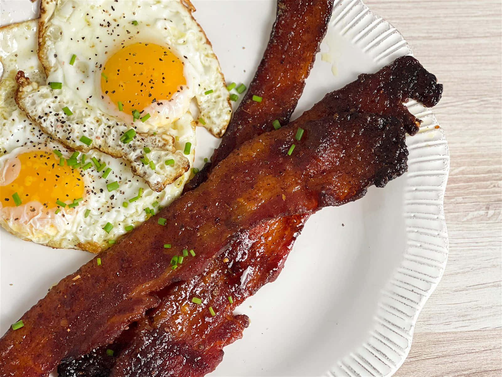 Petit-déjeuner Avec Bacon Croustillant Et Œufs Frits Fond d'écran