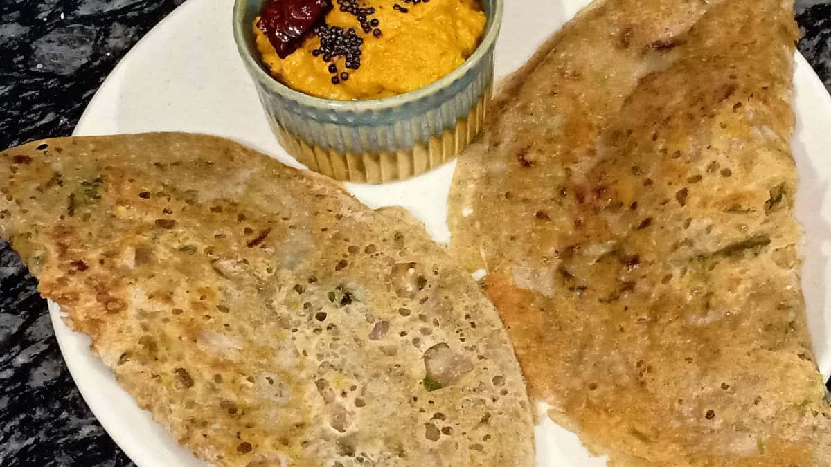 Crispy Dosawith Chutneyand Sambar Wallpaper